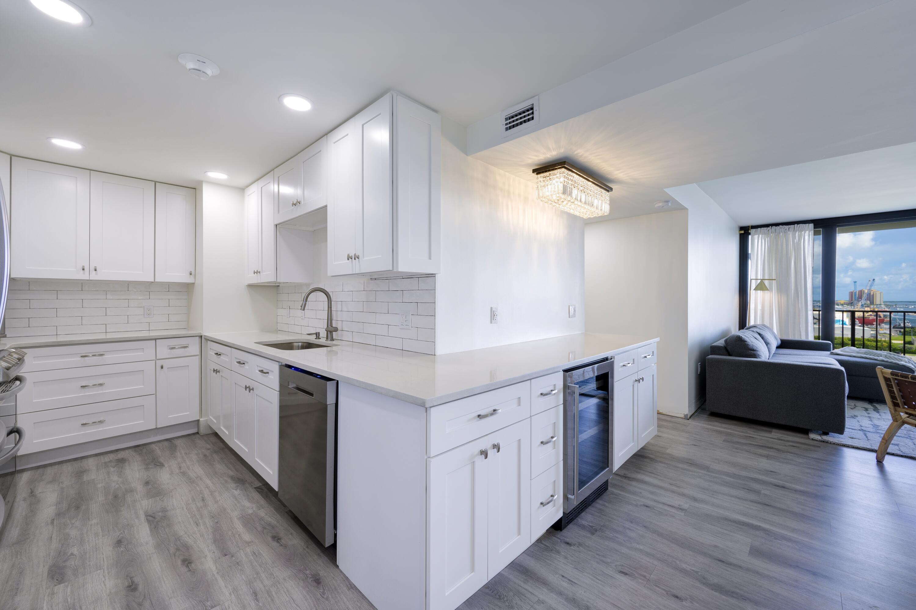PALM BEACH HOUSE CONDO - Residential