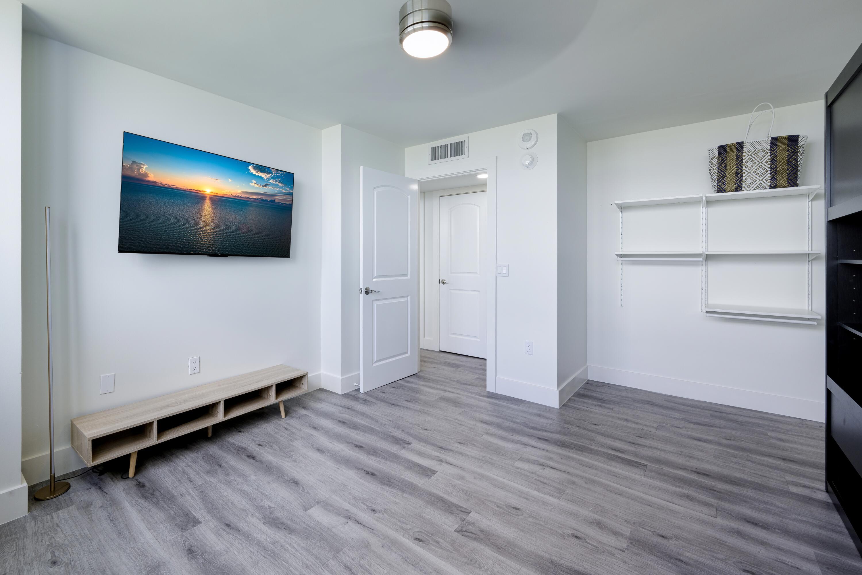 PALM BEACH HOUSE CONDO - Residential
