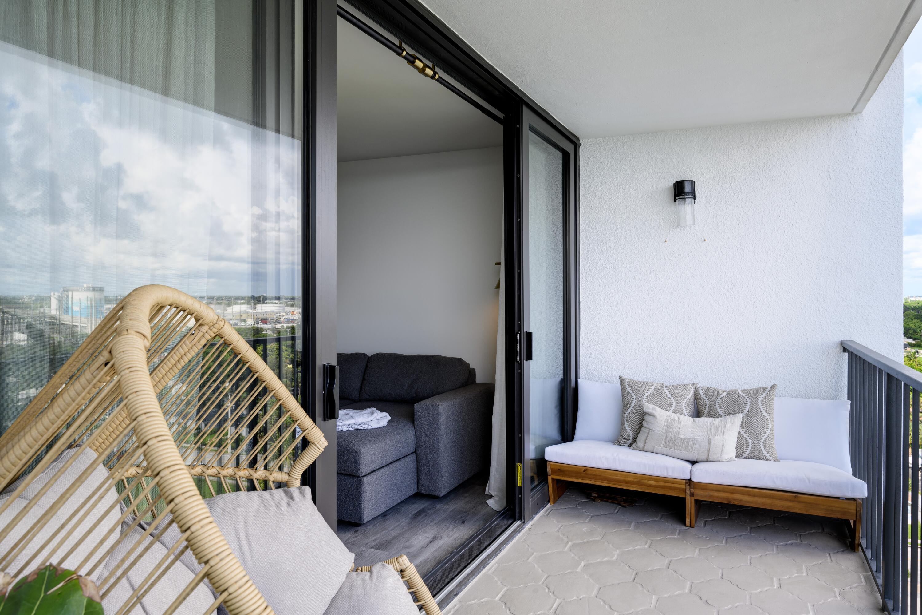 PALM BEACH HOUSE CONDO - Residential