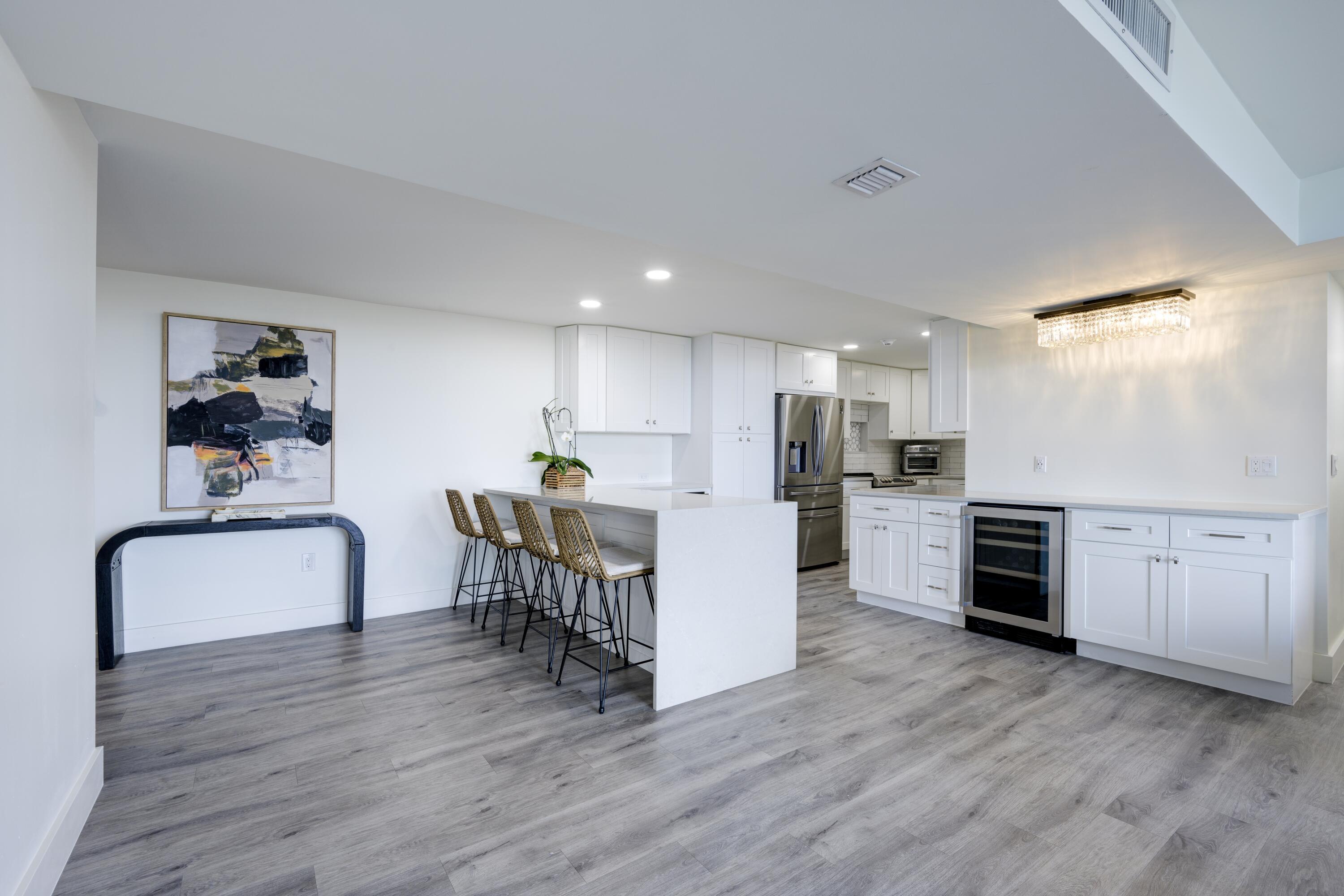 PALM BEACH HOUSE CONDO - Residential