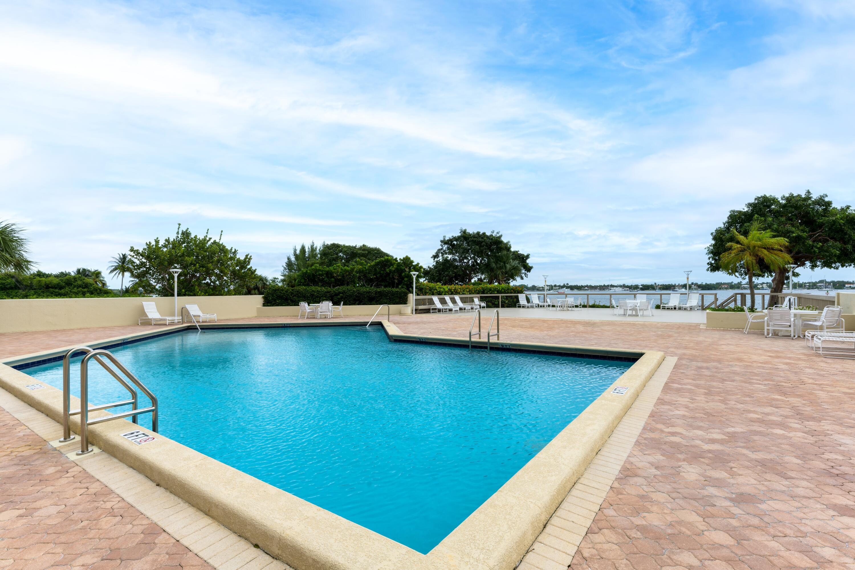 PALM BEACH HOUSE CONDO - Residential
