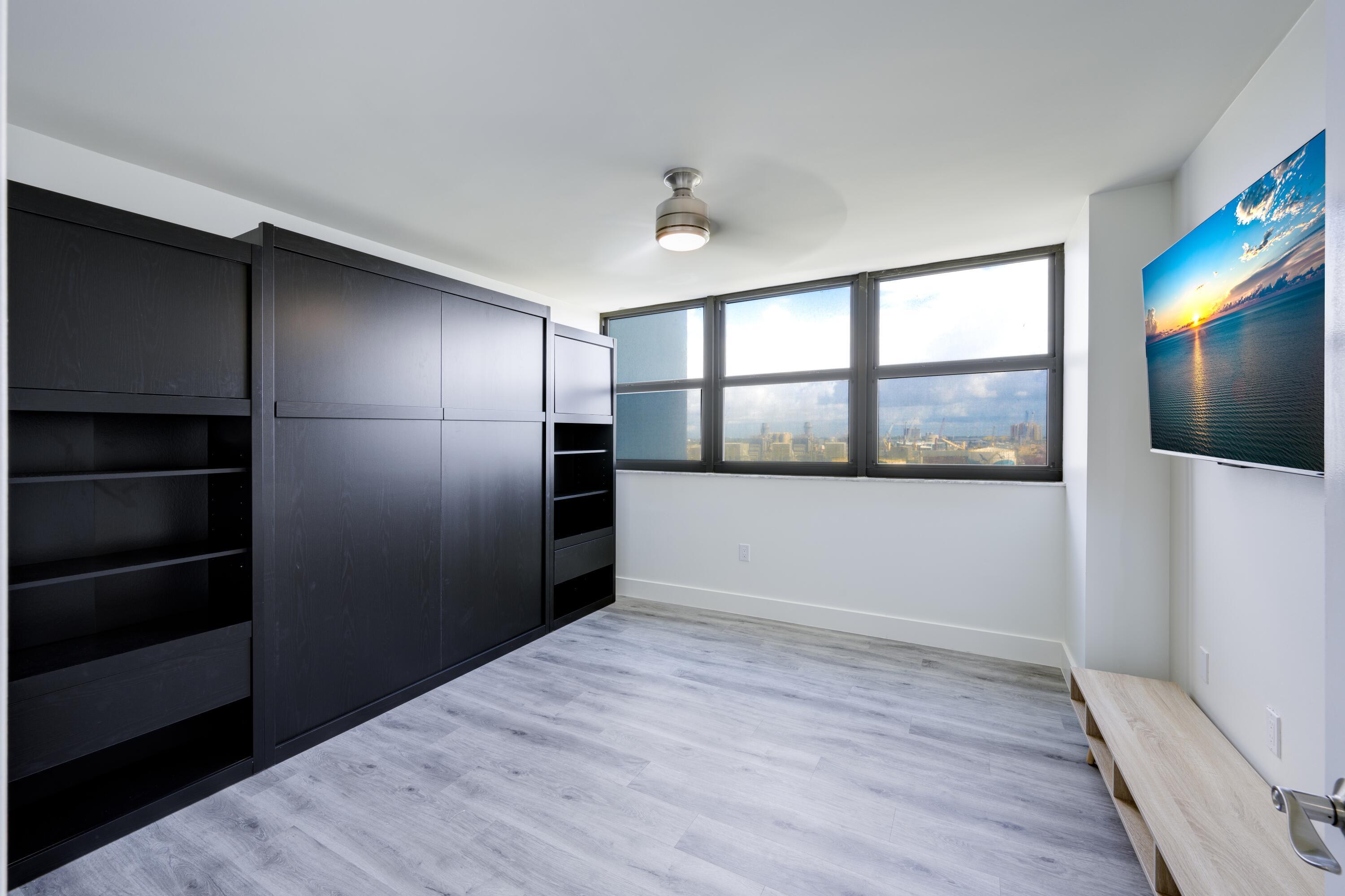 PALM BEACH HOUSE CONDO - Residential