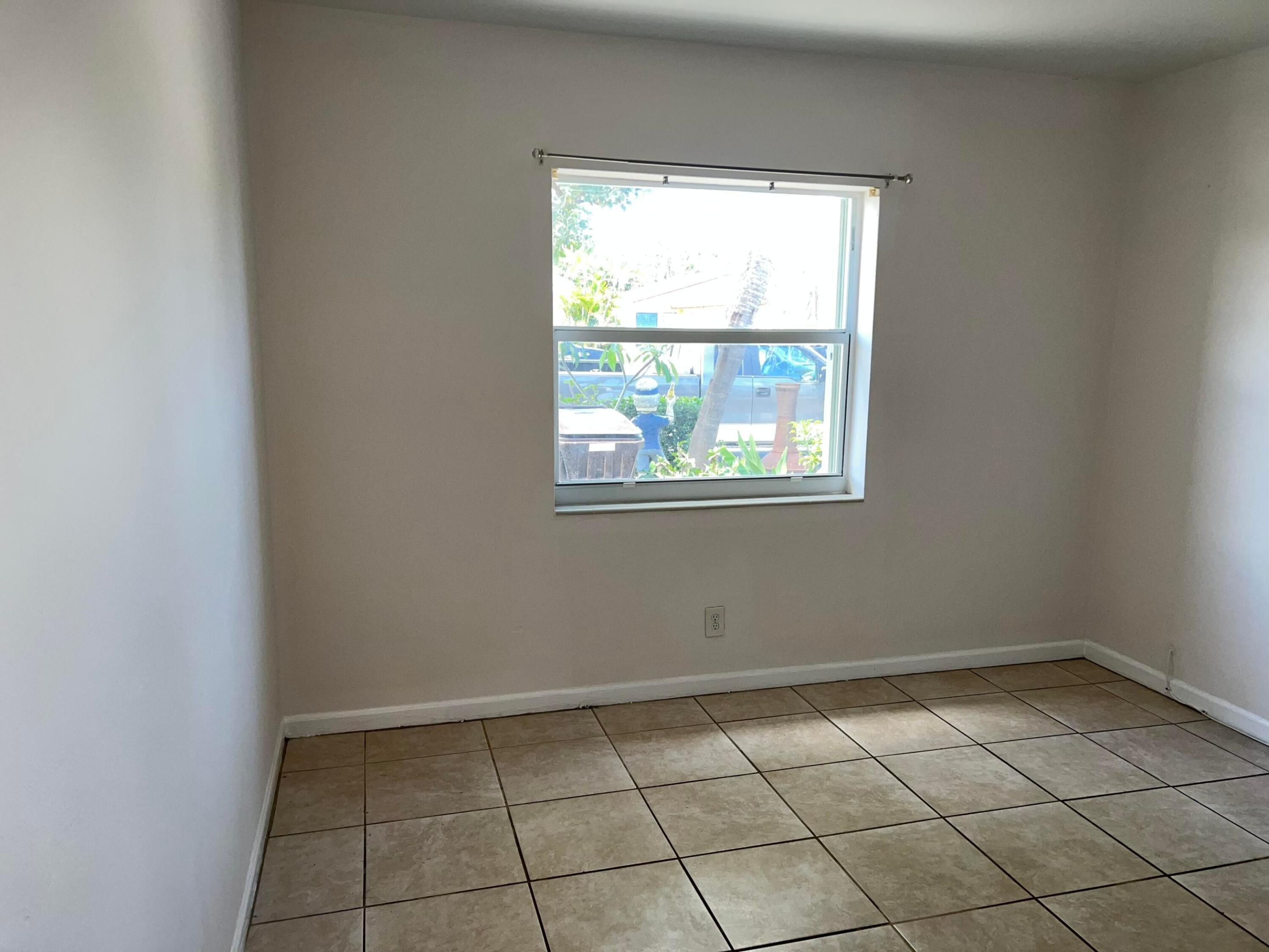 ESTATES OF SOUTH PALM BEACH - Residential Income