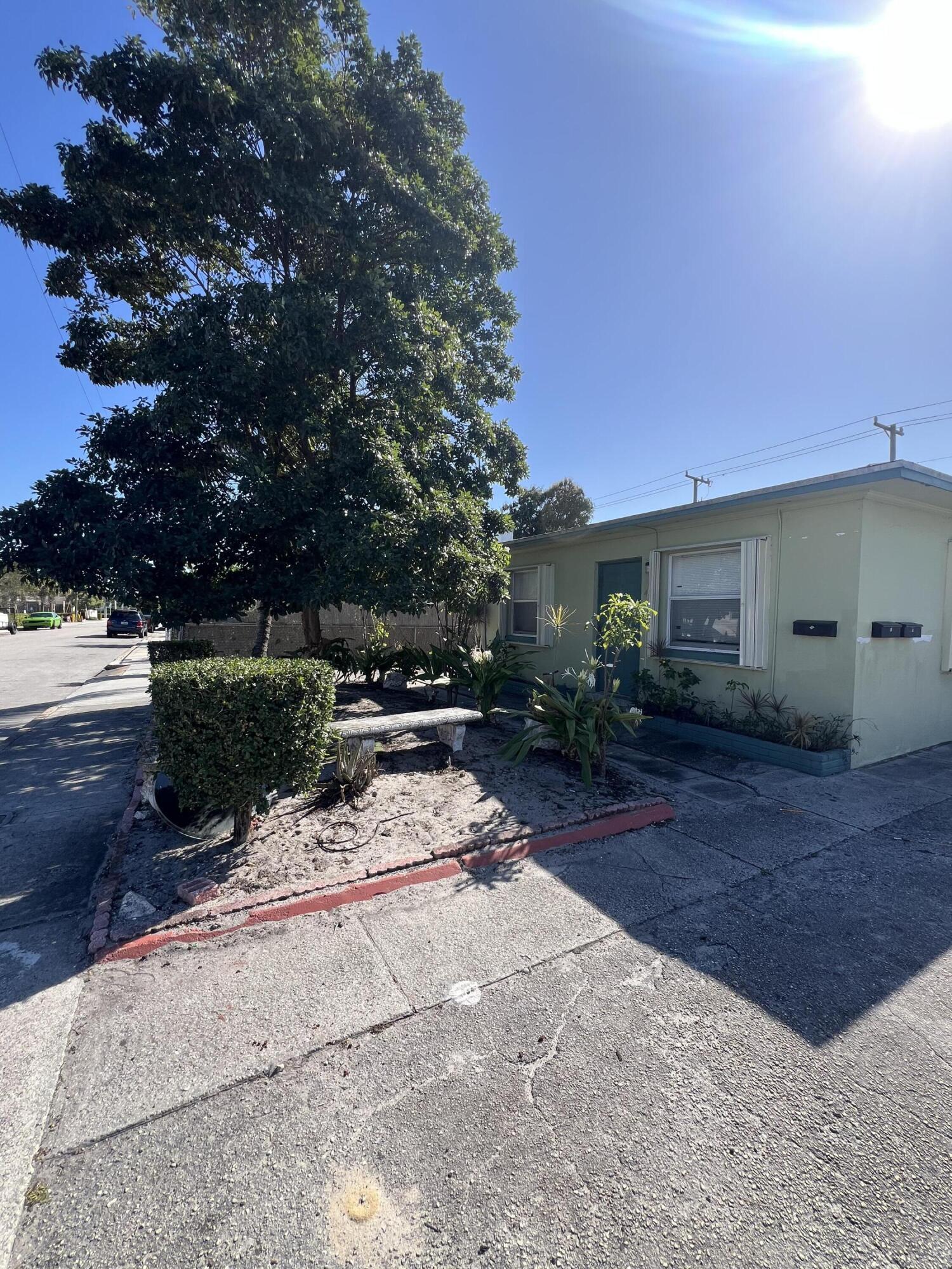 ESTATES OF SOUTH PALM BEACH - Residential Income