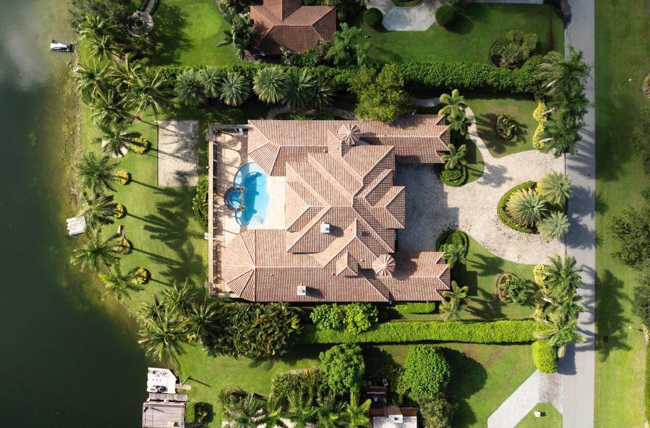 BANYAN LAKES - Residential