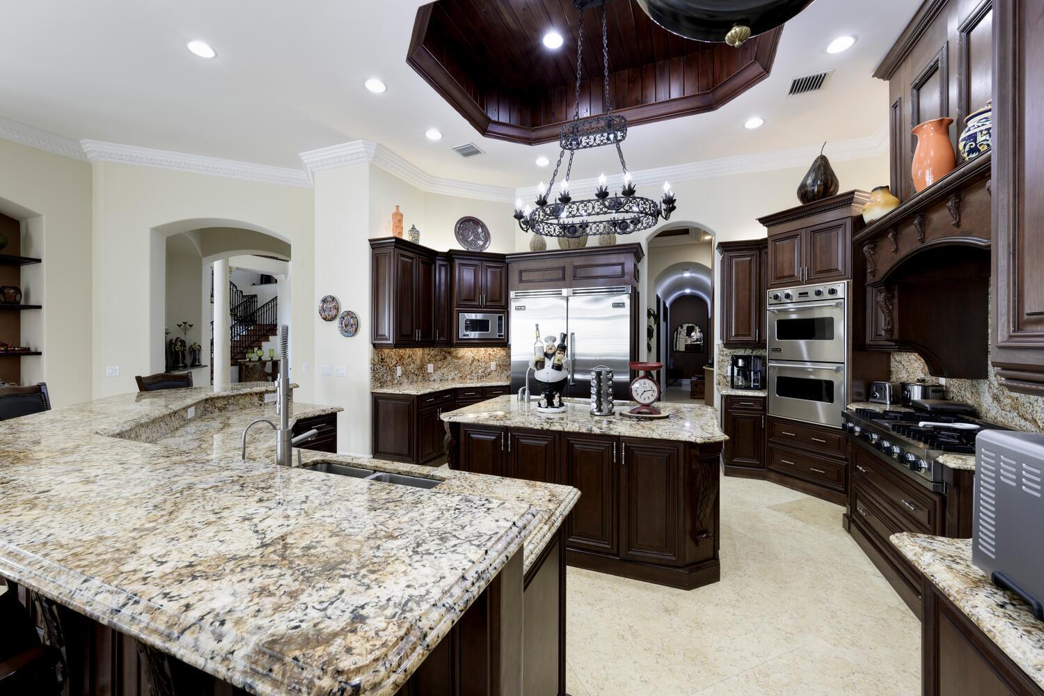 BANYAN LAKES - Residential