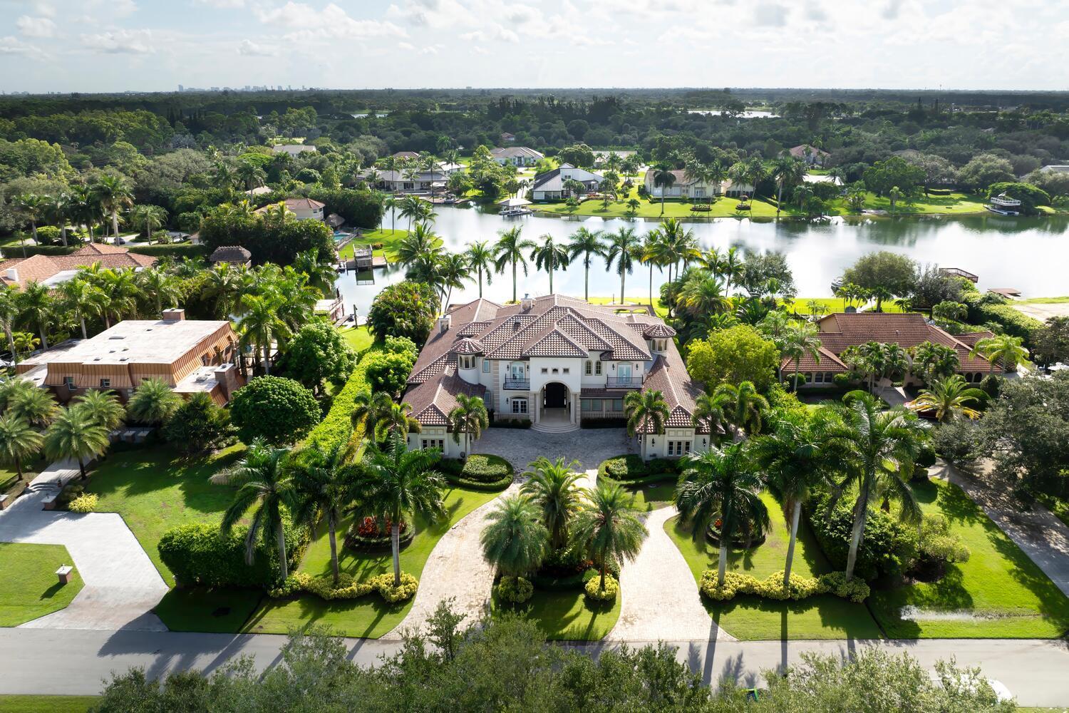 BANYAN LAKES - Residential