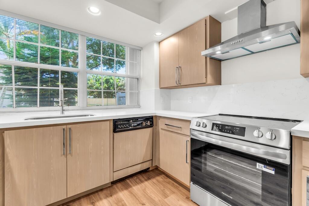 WELLESLEY AT LAKE CLARKE SHORES - Residential