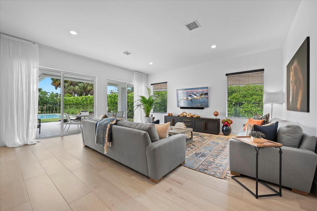 SHADY OAKS OF PALM BEACH POLO & COUNTRY - Residential