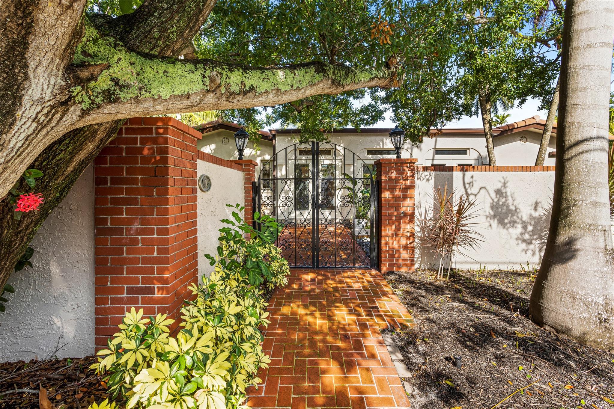 CORAL ISLES - Residential