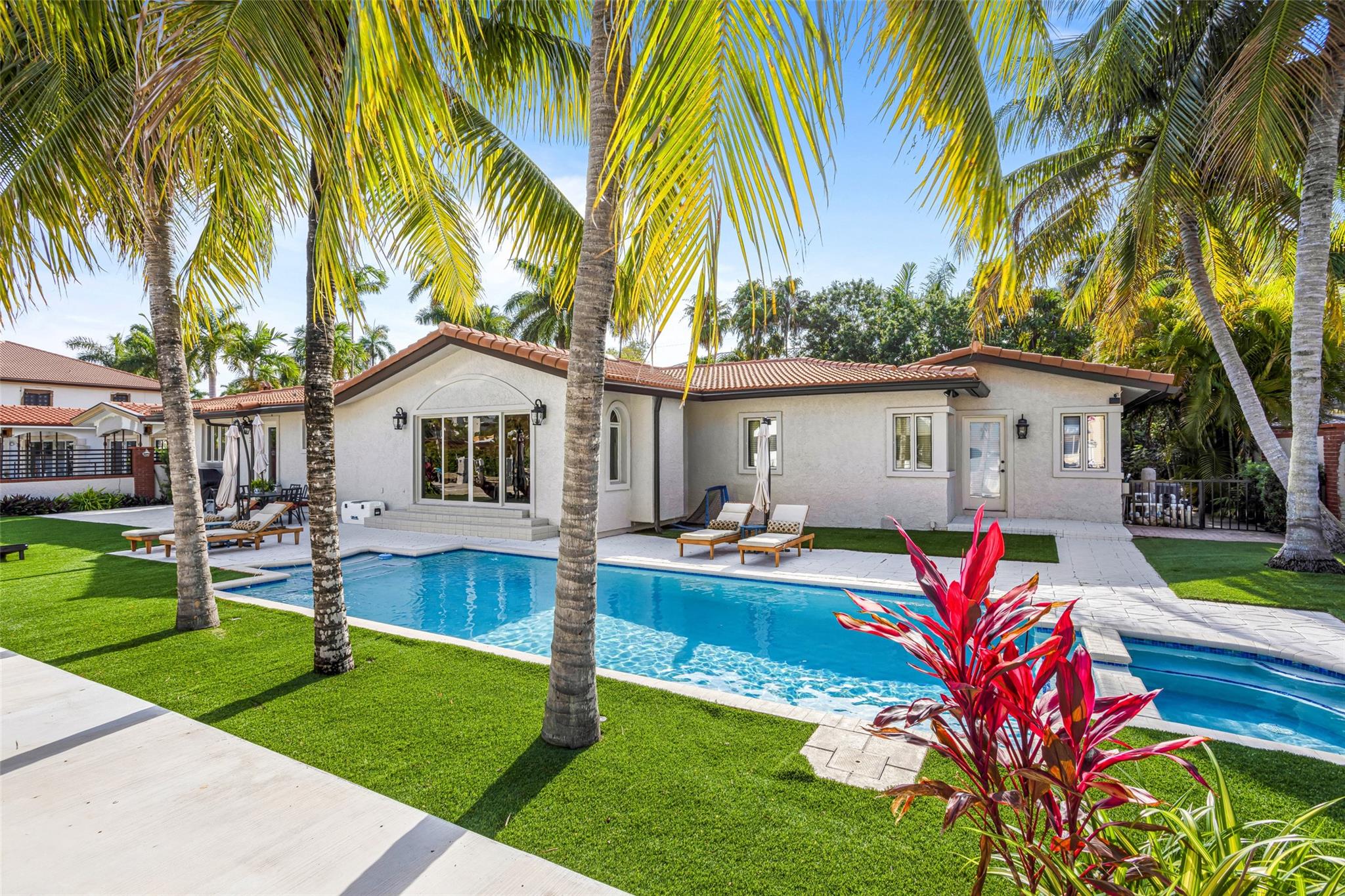 CORAL ISLES - Residential