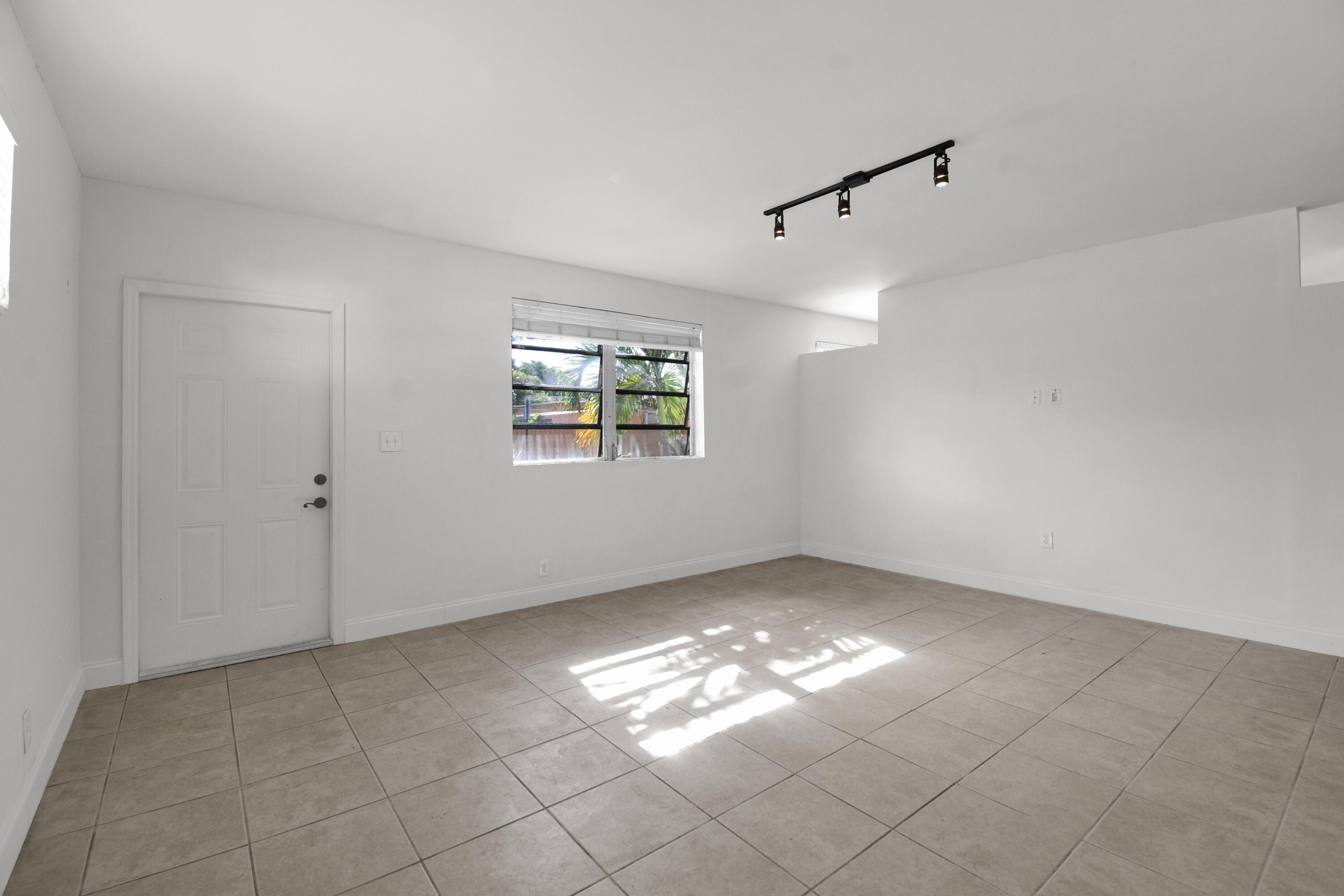 HOLLYWOOD SOUTH SIDE ADD - Residential Income