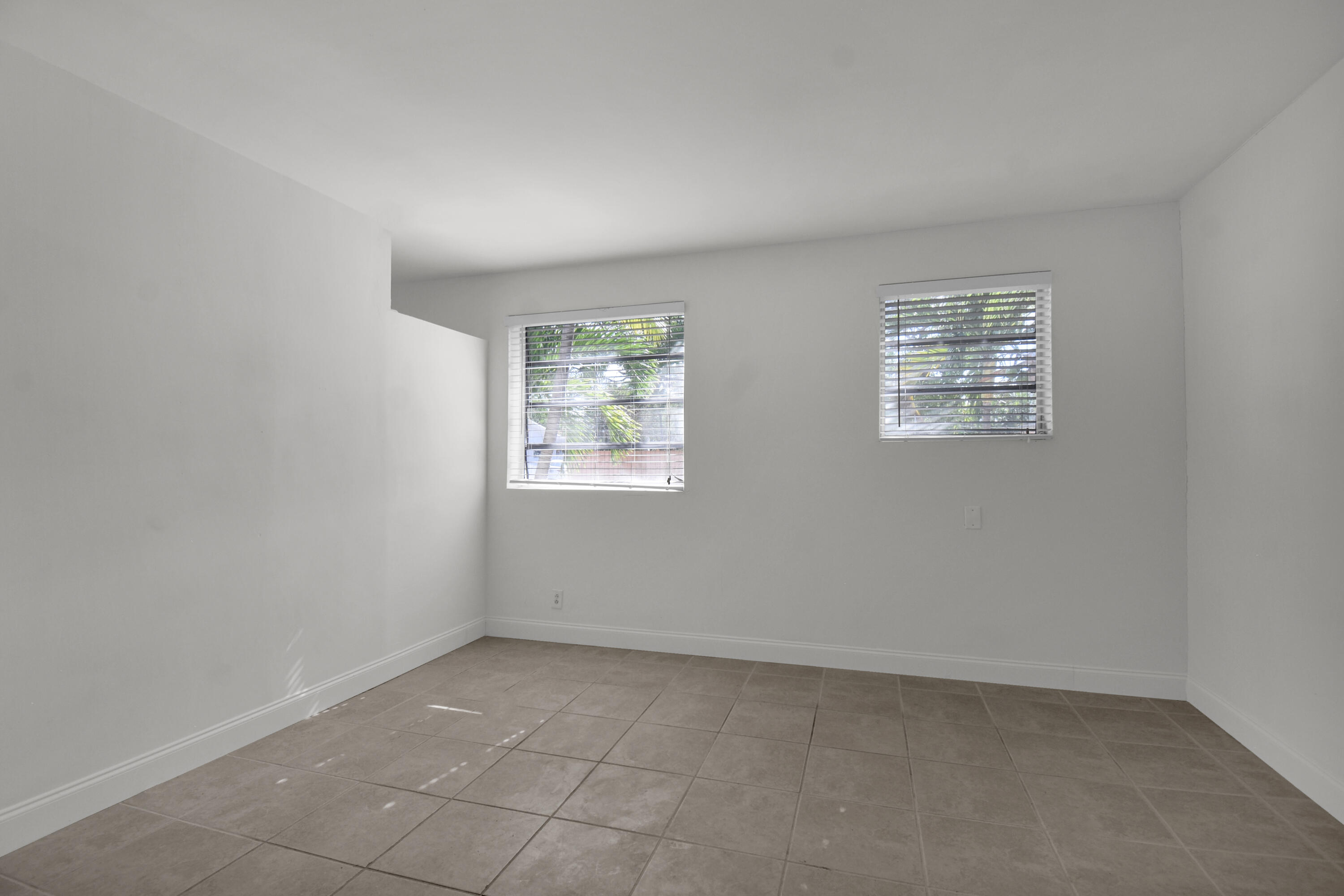 HOLLYWOOD SOUTH SIDE ADD - Residential Income