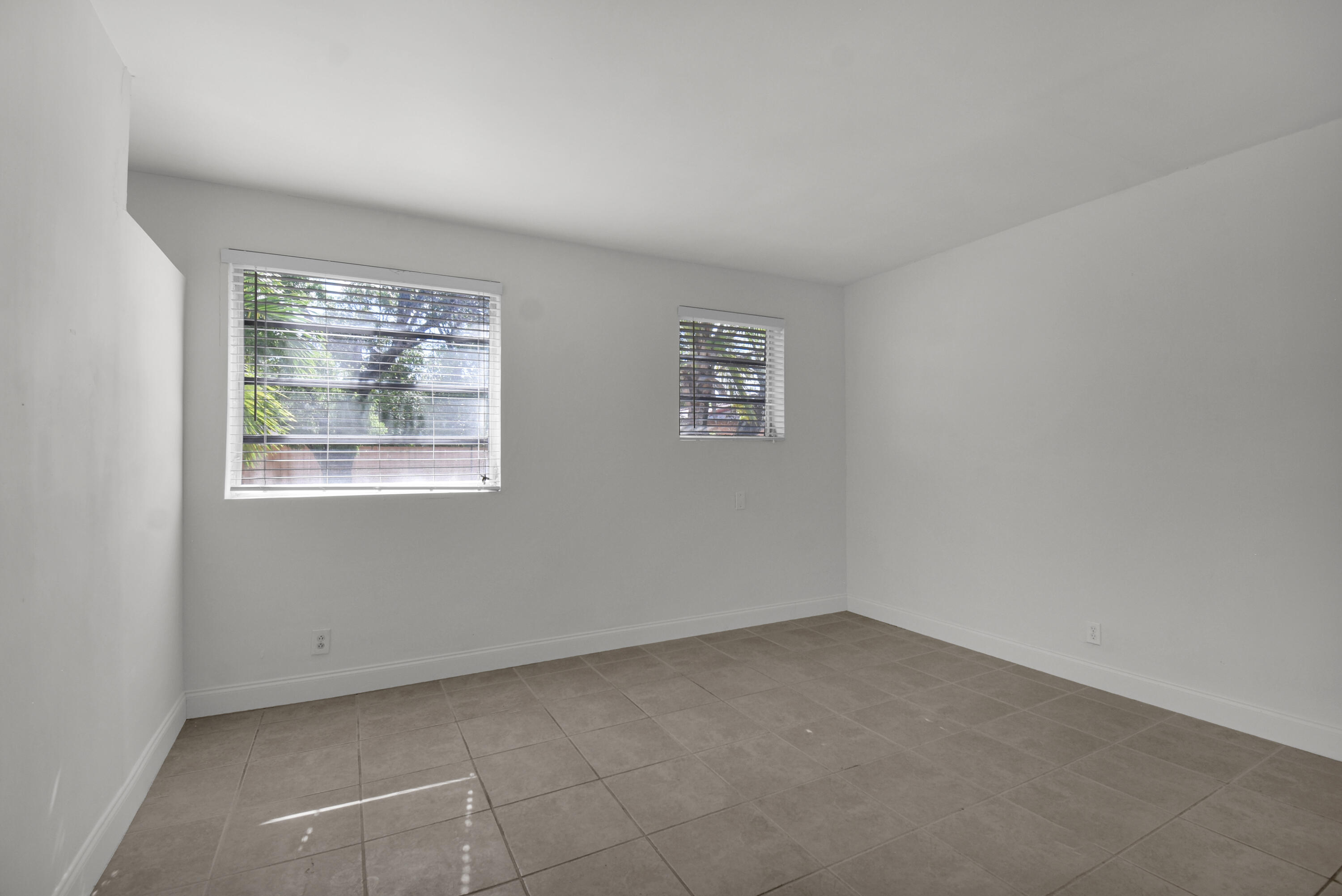 HOLLYWOOD SOUTH SIDE ADD - Residential Income