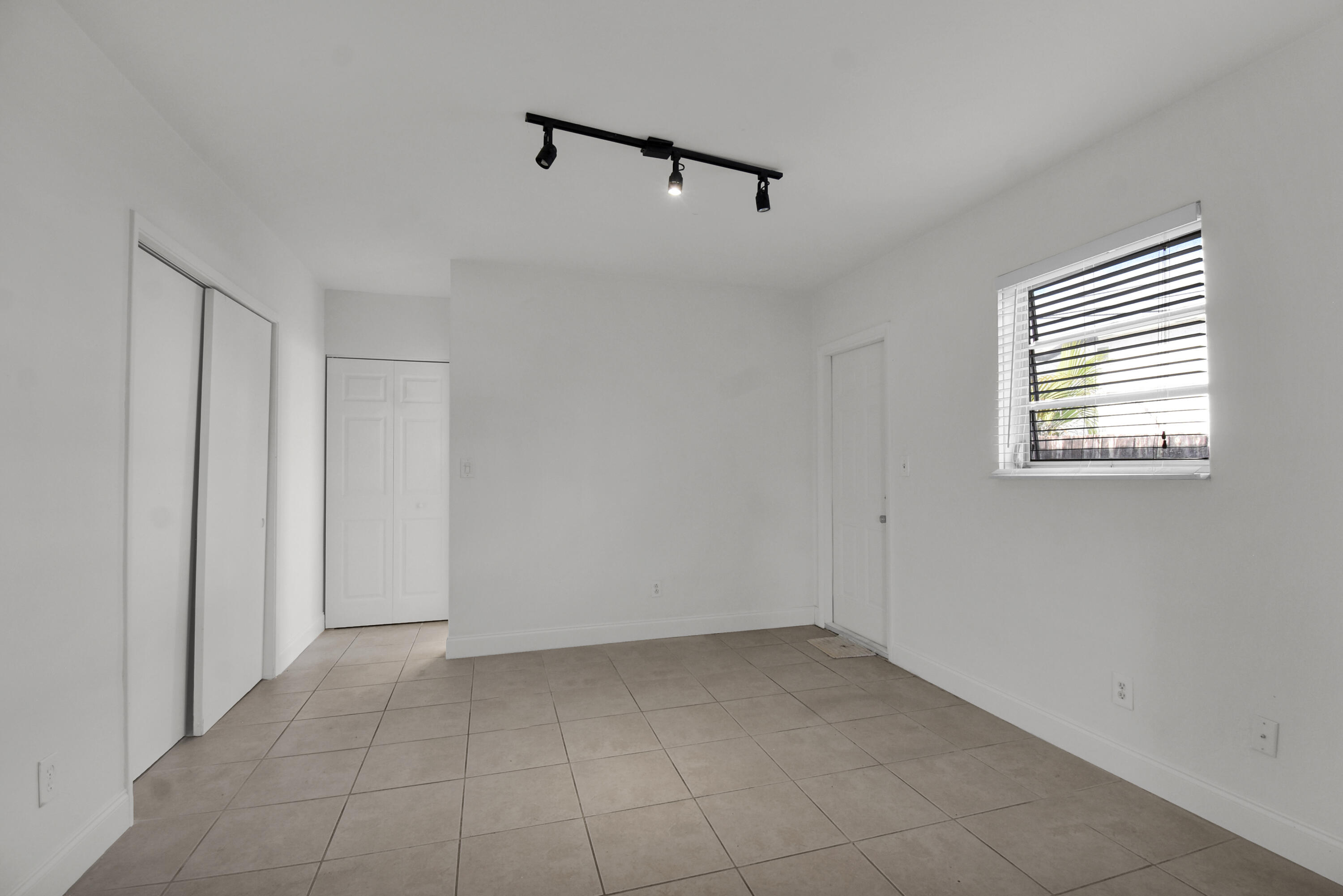 HOLLYWOOD SOUTH SIDE ADD - Residential Income
