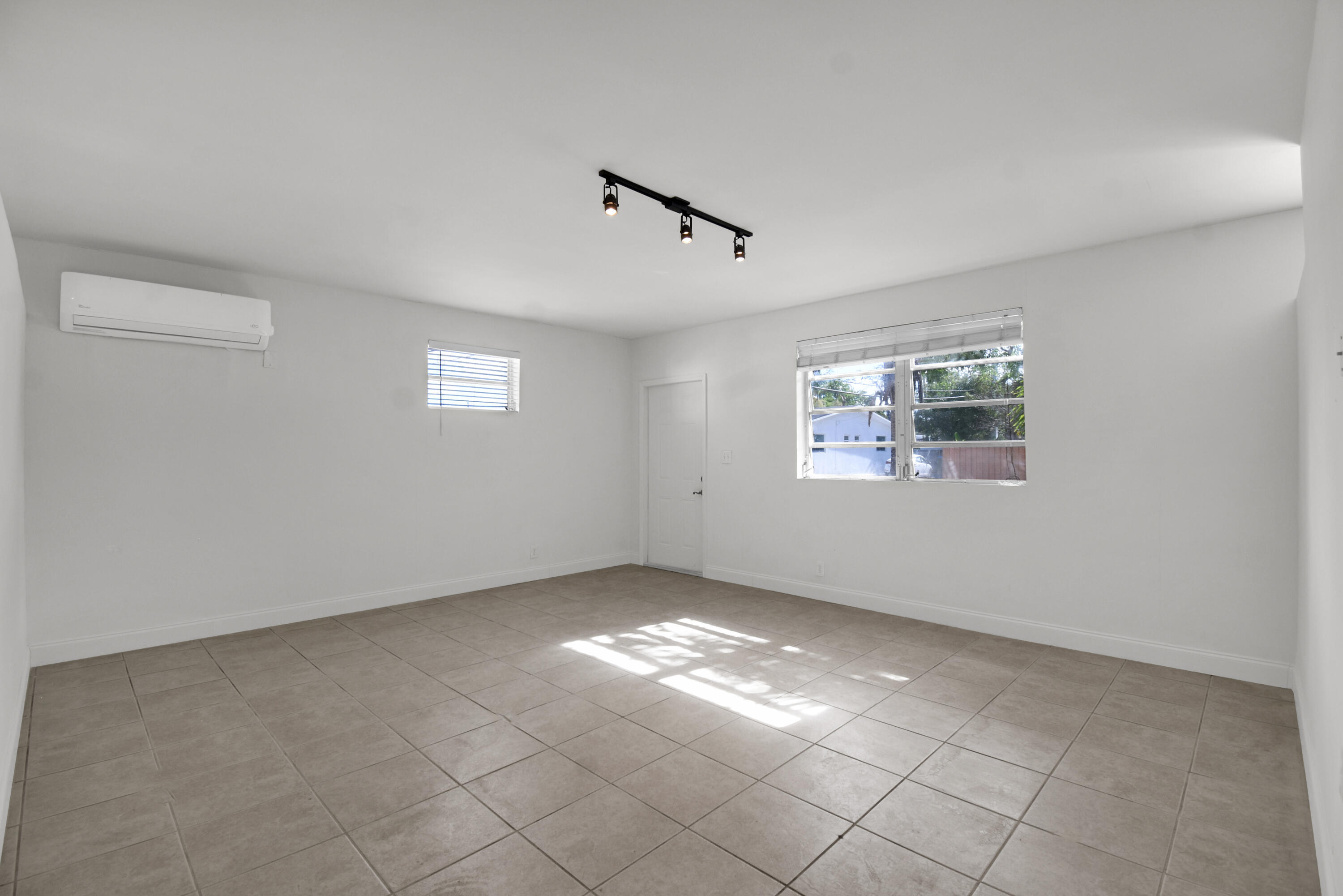 HOLLYWOOD SOUTH SIDE ADD - Residential Income