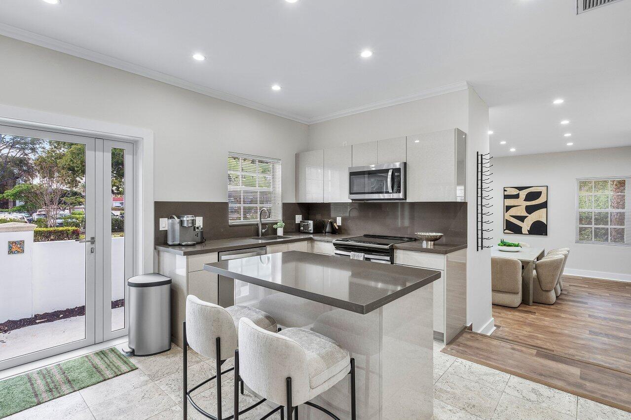 KINGS COURT - Residential Lease