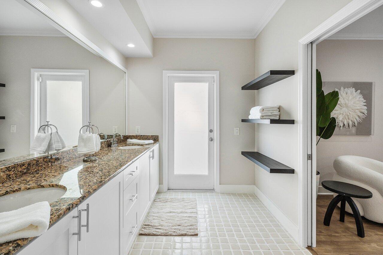 KINGS COURT - Residential Lease