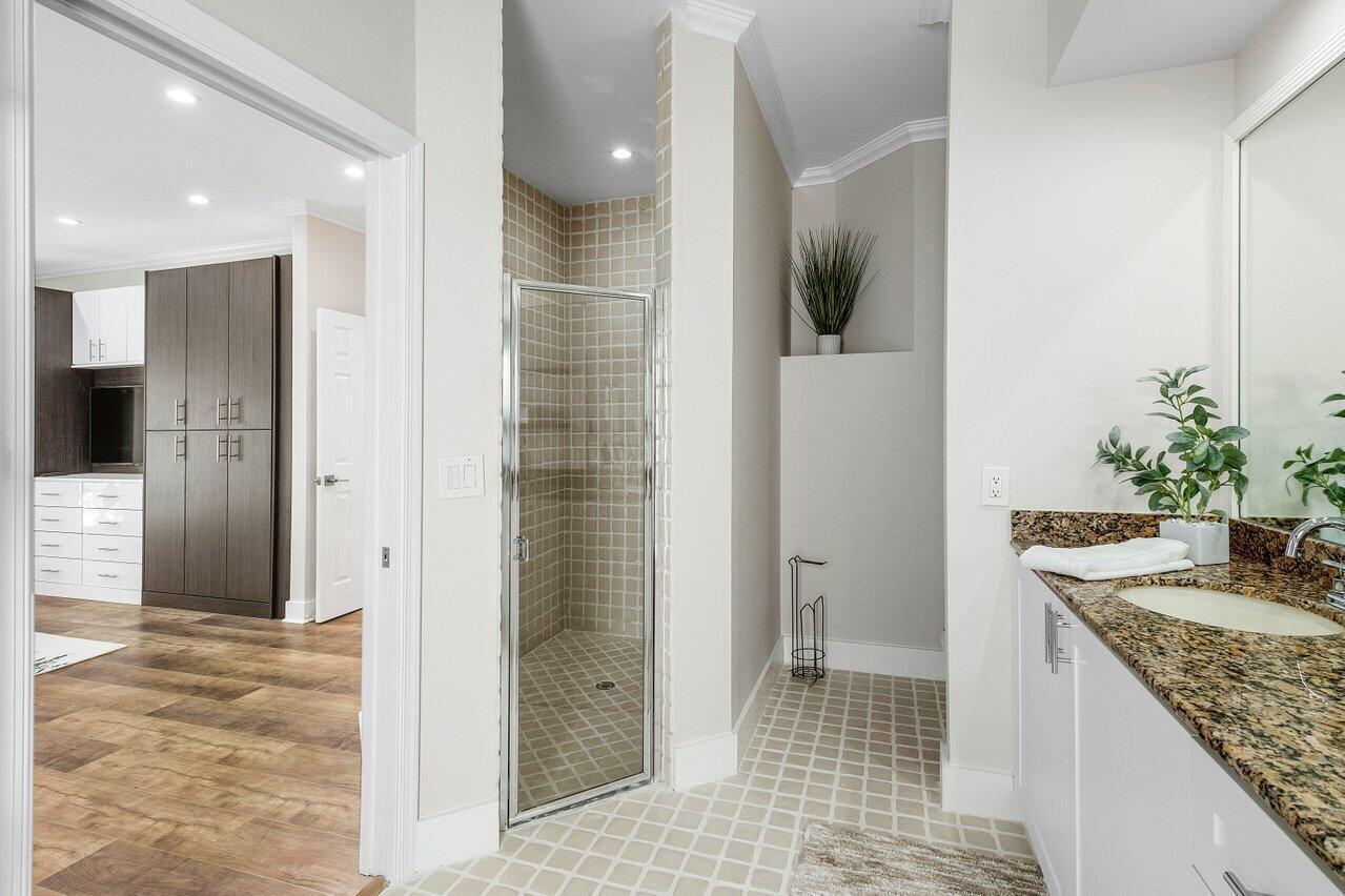 KINGS COURT - Residential Lease