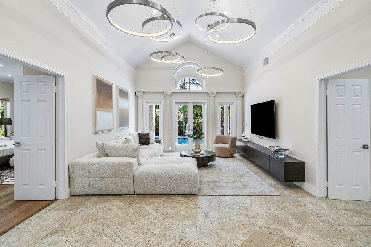 KINGS COURT - Residential Lease