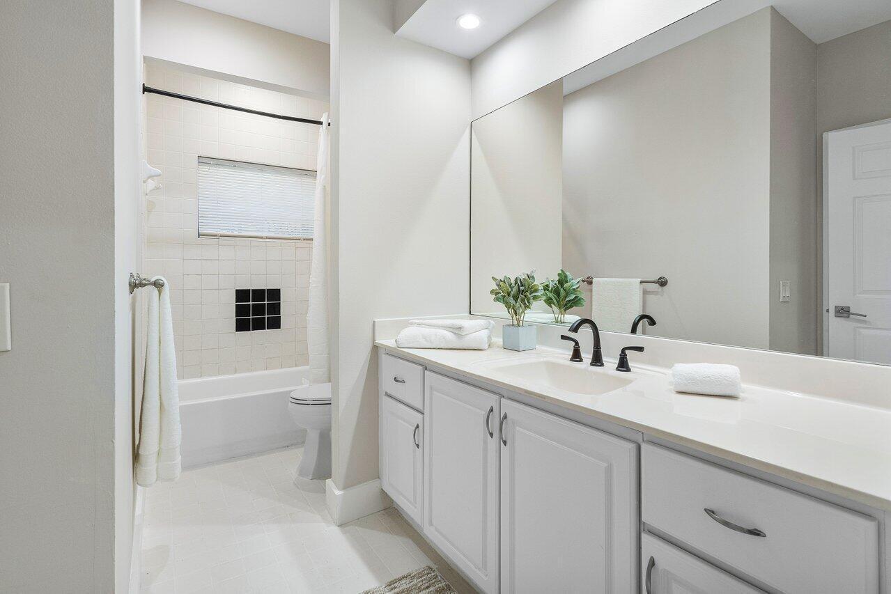 KINGS COURT - Residential Lease