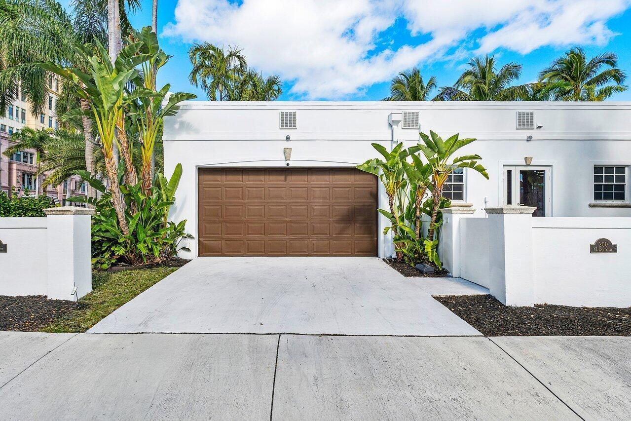 KINGS COURT - Residential Lease