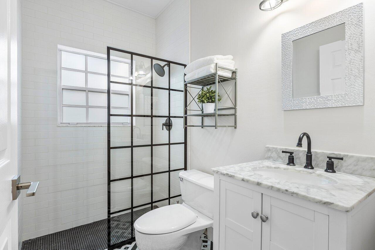 KINGS COURT - Residential Lease
