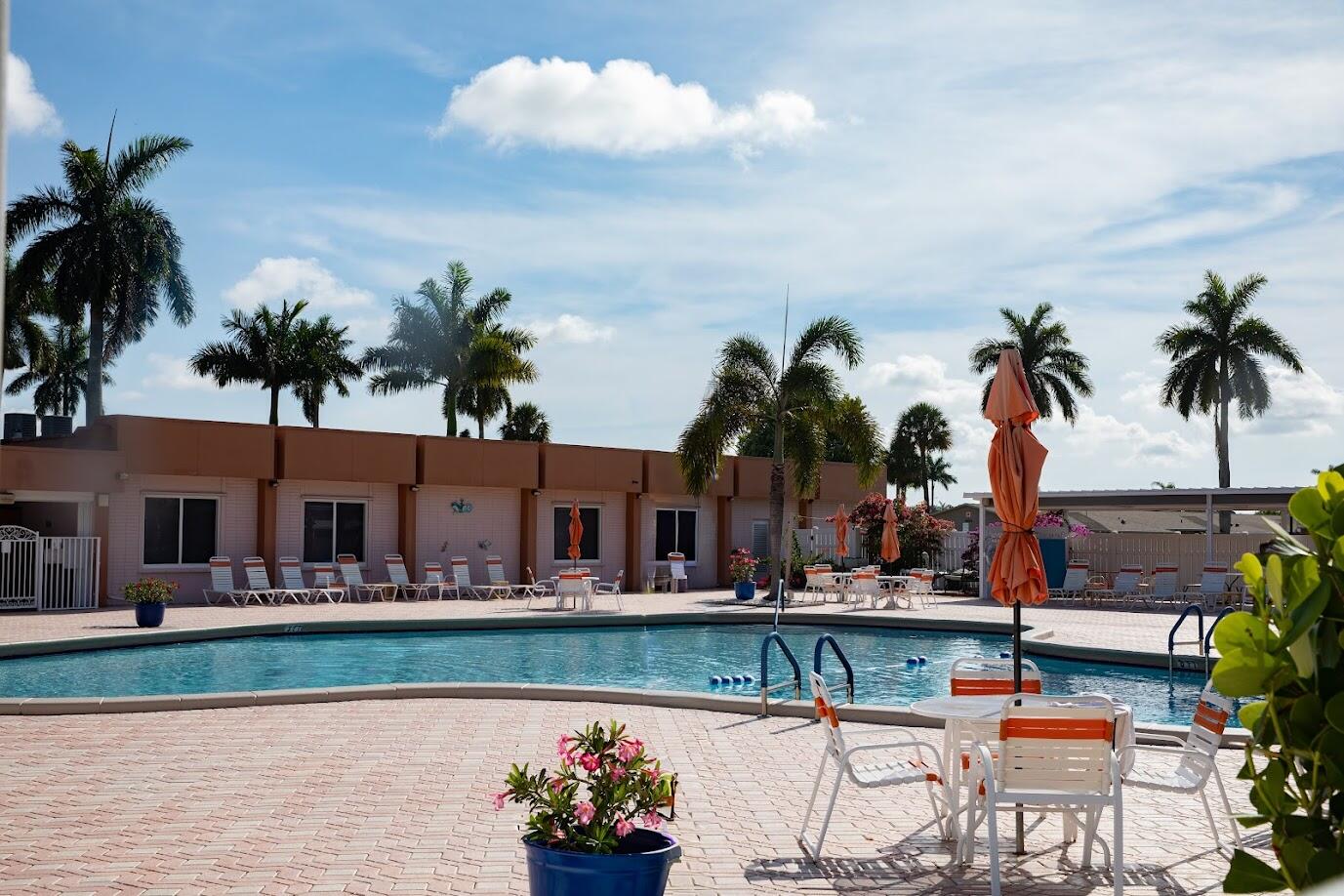 CRESTHAVEN VILLAS CONDO 26 - Residential