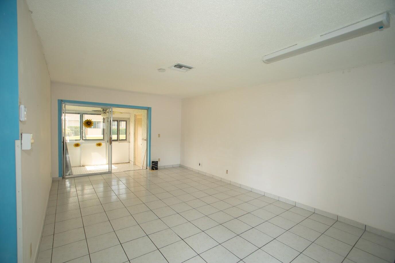 CRESTHAVEN VILLAS CONDO 26 - Residential