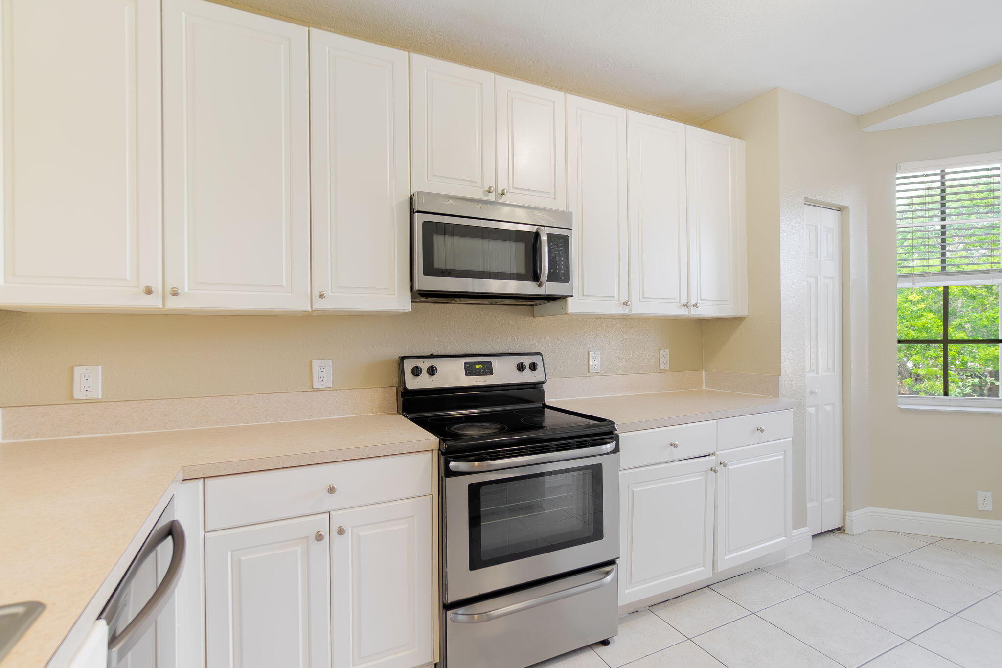 PRESERVE AT BOYNTON BEACH 13 CONDO - Residential Lease