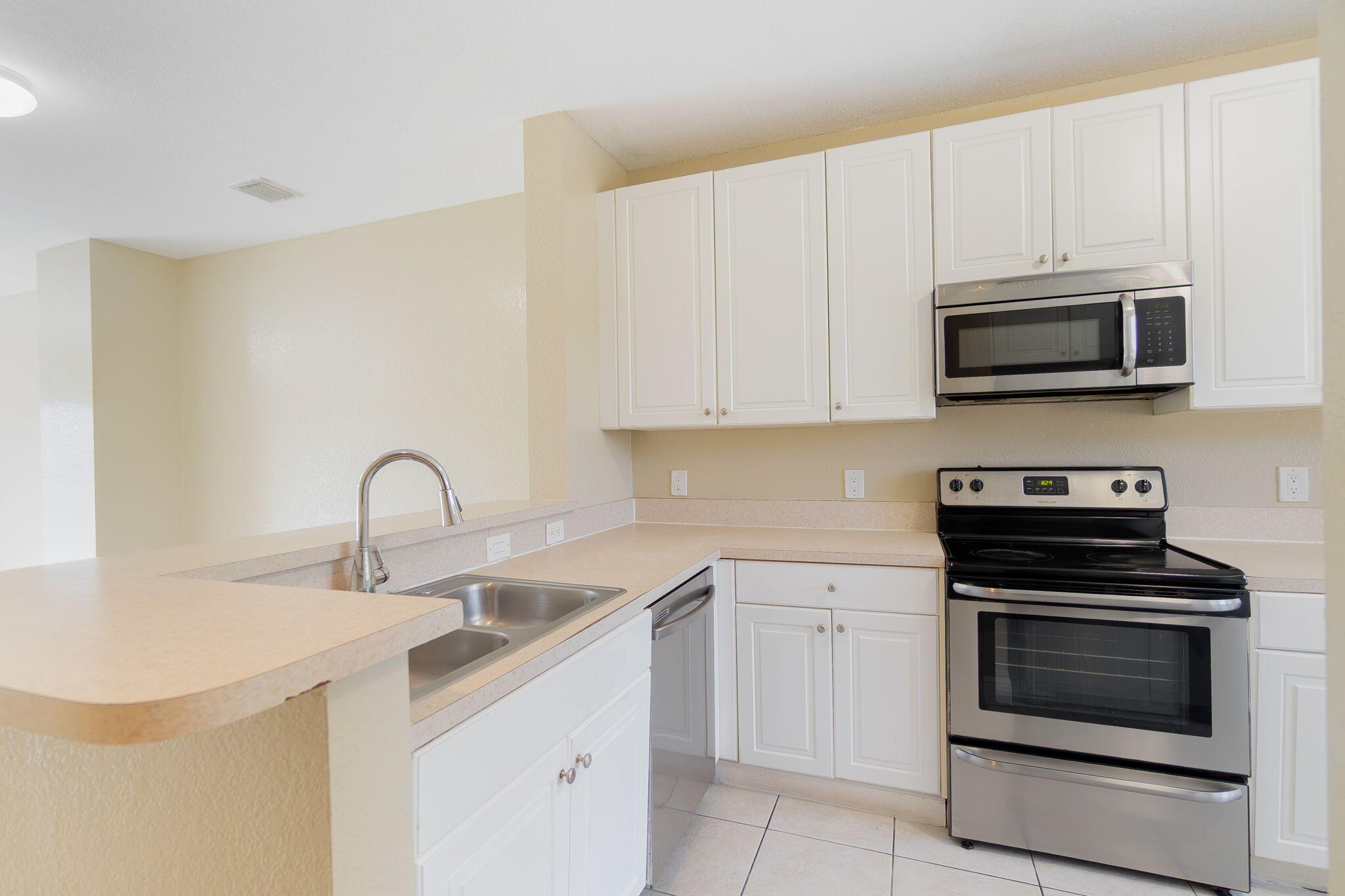 PRESERVE AT BOYNTON BEACH 13 CONDO - Residential Lease