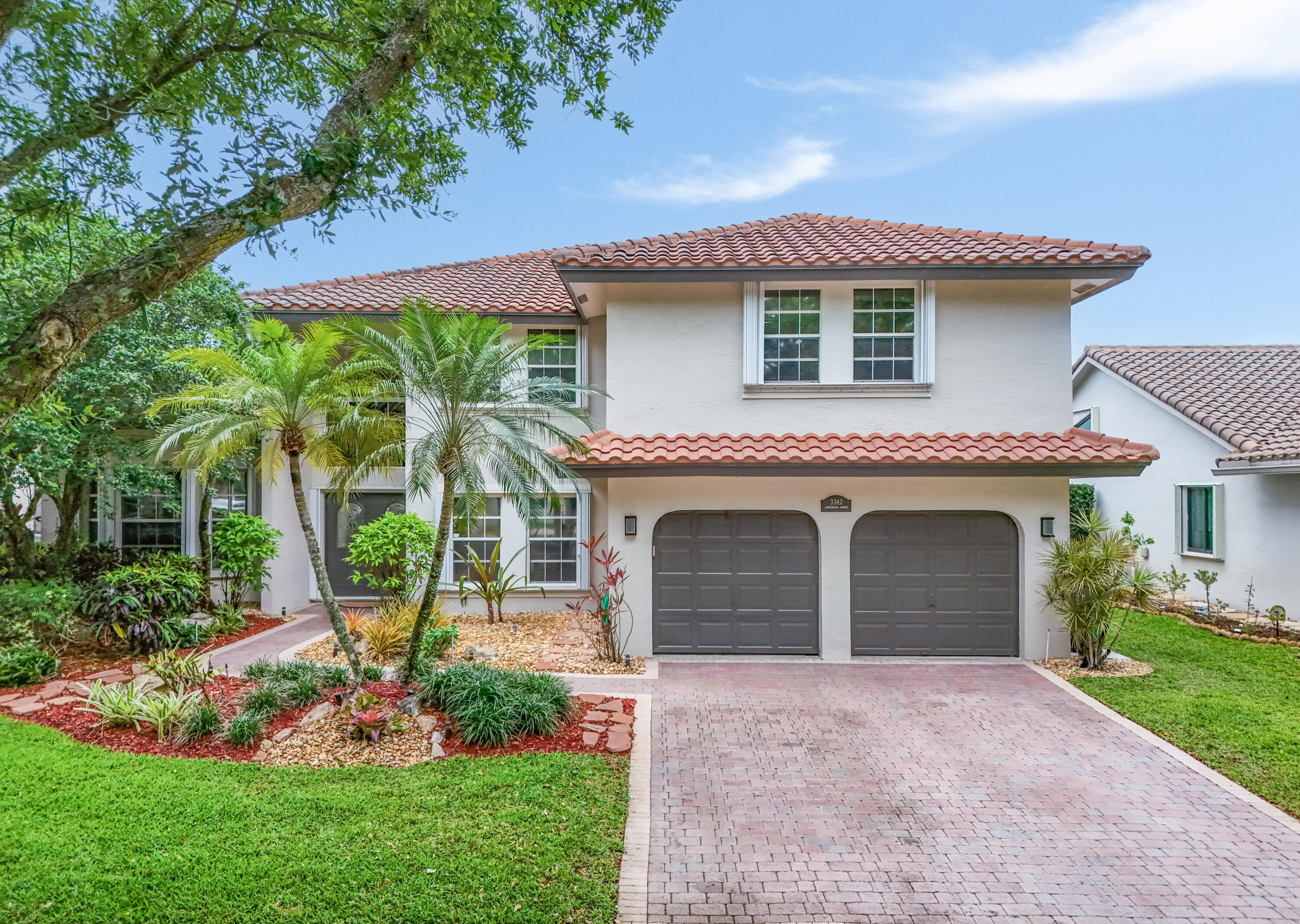 EMBASSY LAKES - Residential