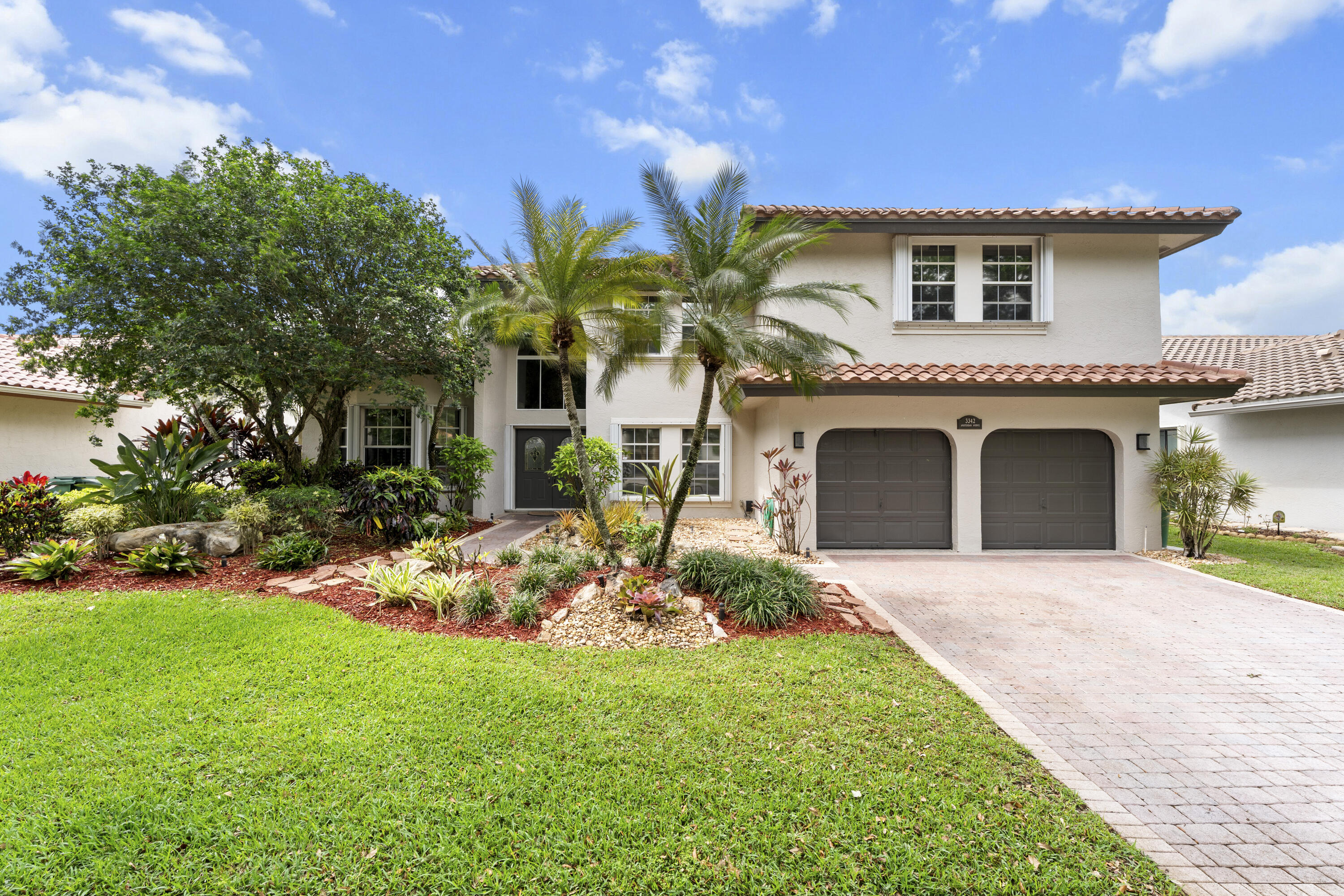 EMBASSY LAKES - Residential