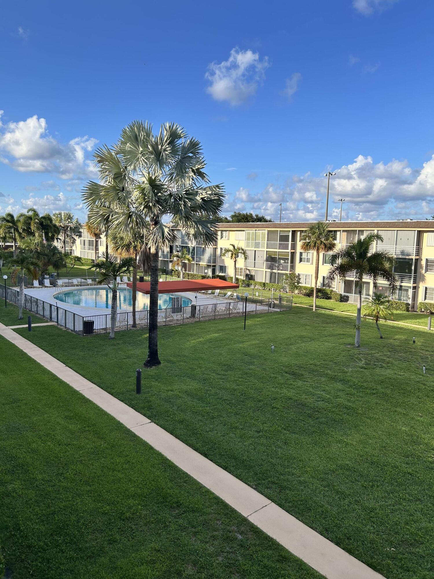 LIGHTHOUSE POINT PLAZA - Residential