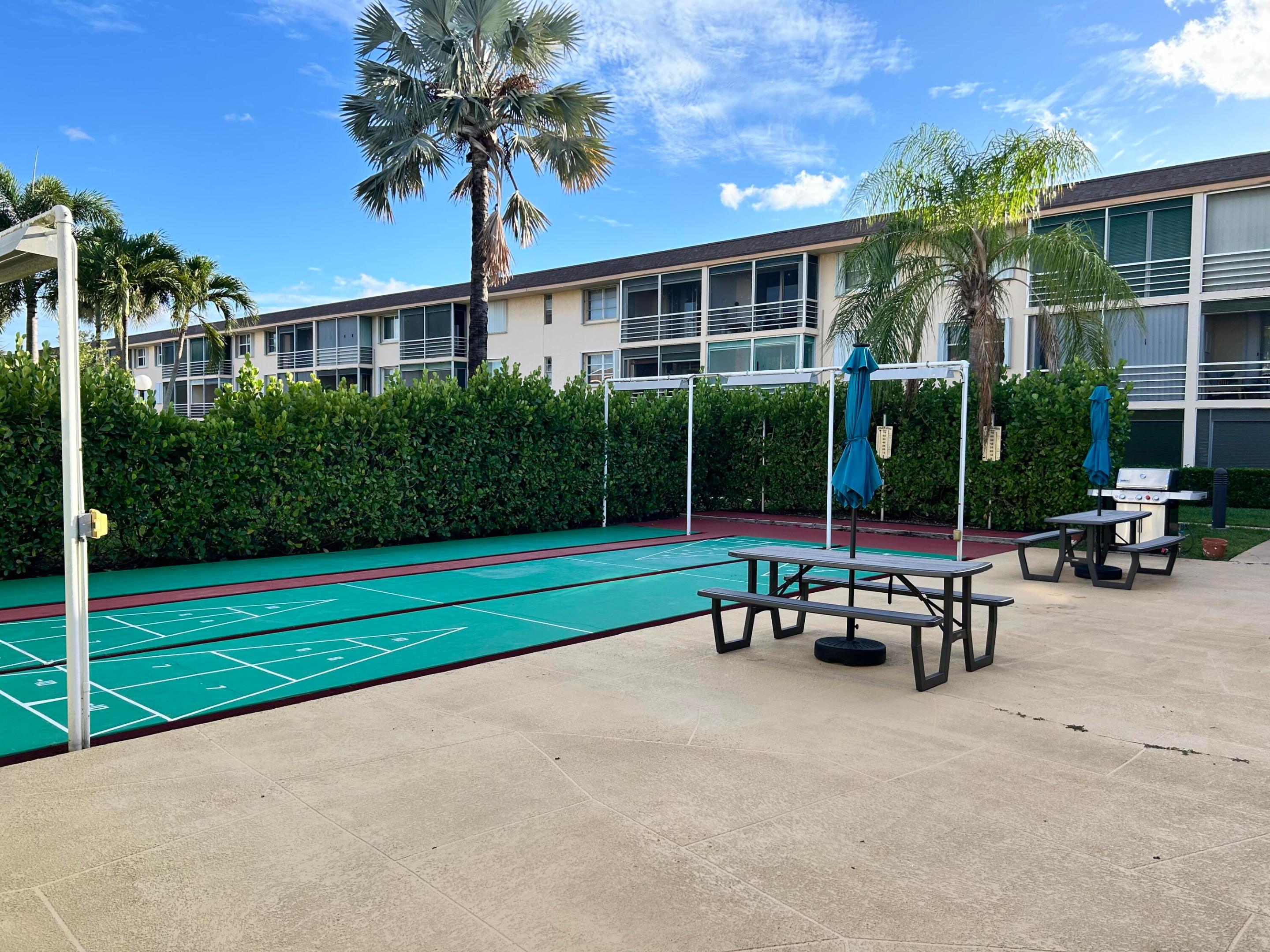 LIGHTHOUSE POINT PLAZA - Residential