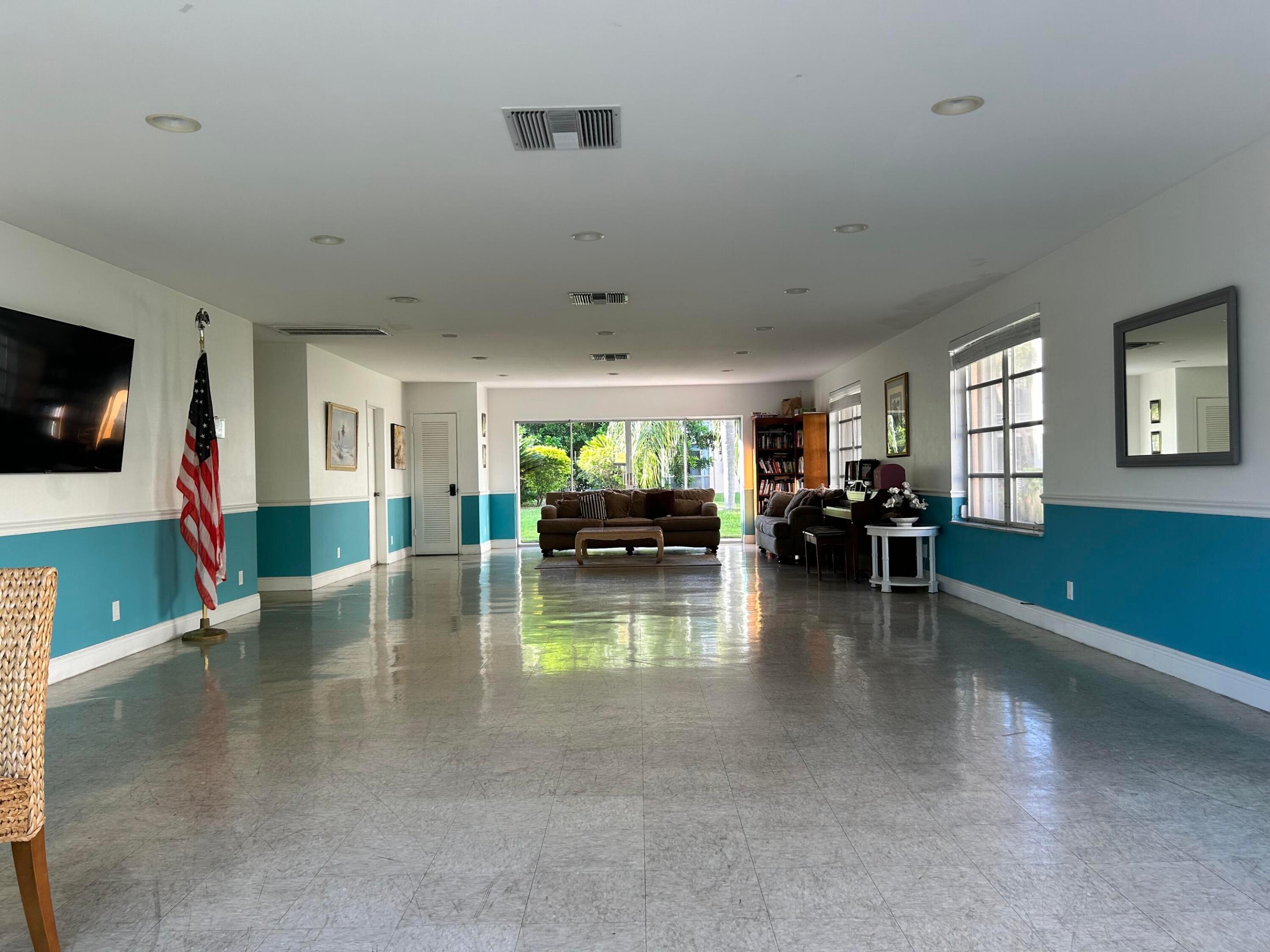 LIGHTHOUSE POINT PLAZA - Residential