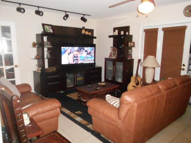 VALENCIA VILLAGE CONDO PHASE I - Residential