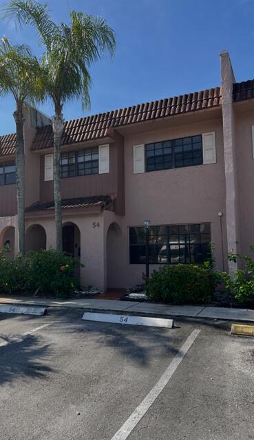 VALENCIA VILLAGE CONDO PHASE I - Residential