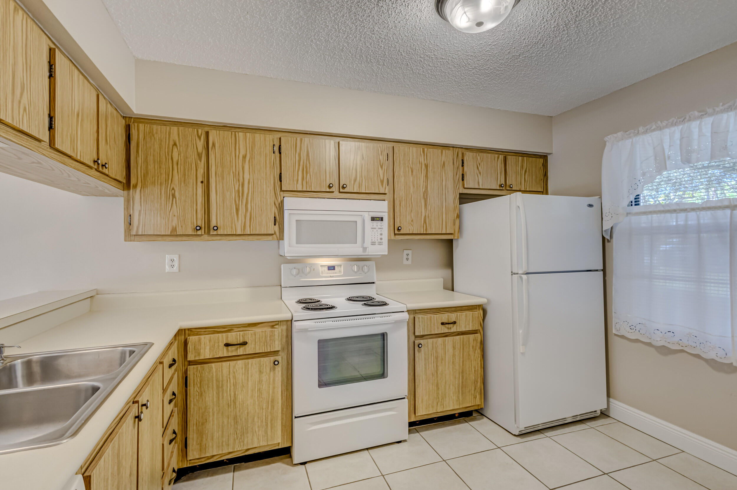 SABAL RIDGE CONDO - Residential