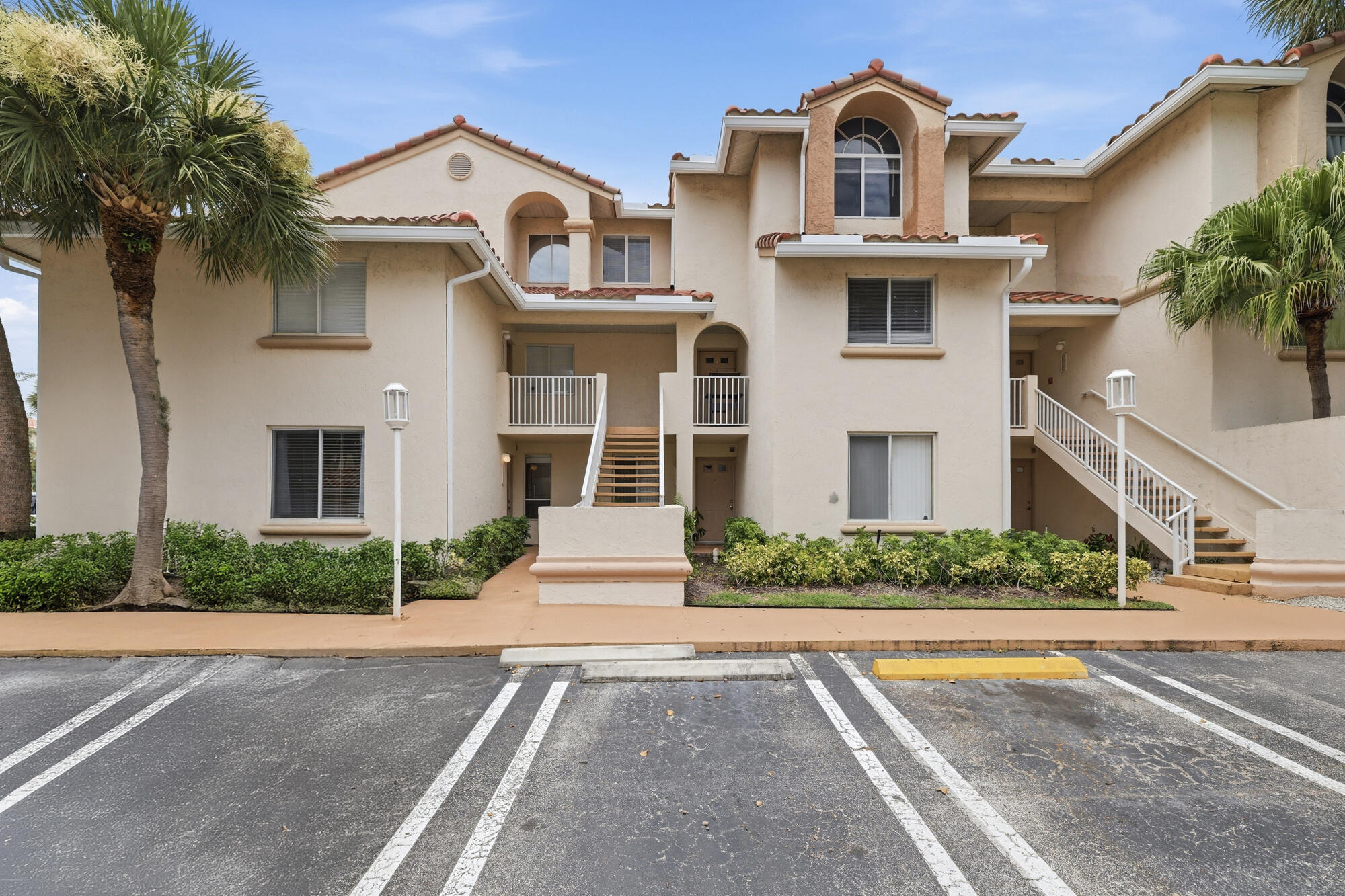 Located in The Sterling, a gated West Palm Beach condominium community, this spacious two-bedroom, two-bathroom condo offers comfortable living and access to a resort-style swimming pool, hot tub, fitness center, indoor racquetball court, tennis courts, sand volleyball court, clubhouse, and on-site management. The central West Palm Beach location is approximately five minutes from I-95, 10 minutes from Florida's Turnpike, eight minutes from Downtown West Palm Beach and CityPlace, and 12 minutes from the beach. Palm Beach International Airport, Palm Beach Outlets, Whole Foods, Publix, restaurants, nightlife, medical facilities, colleges, and Palm Beach Island are also nearby. With its convenient location, community amenities, and easy access to the best of West Palm Beach, this condo offers