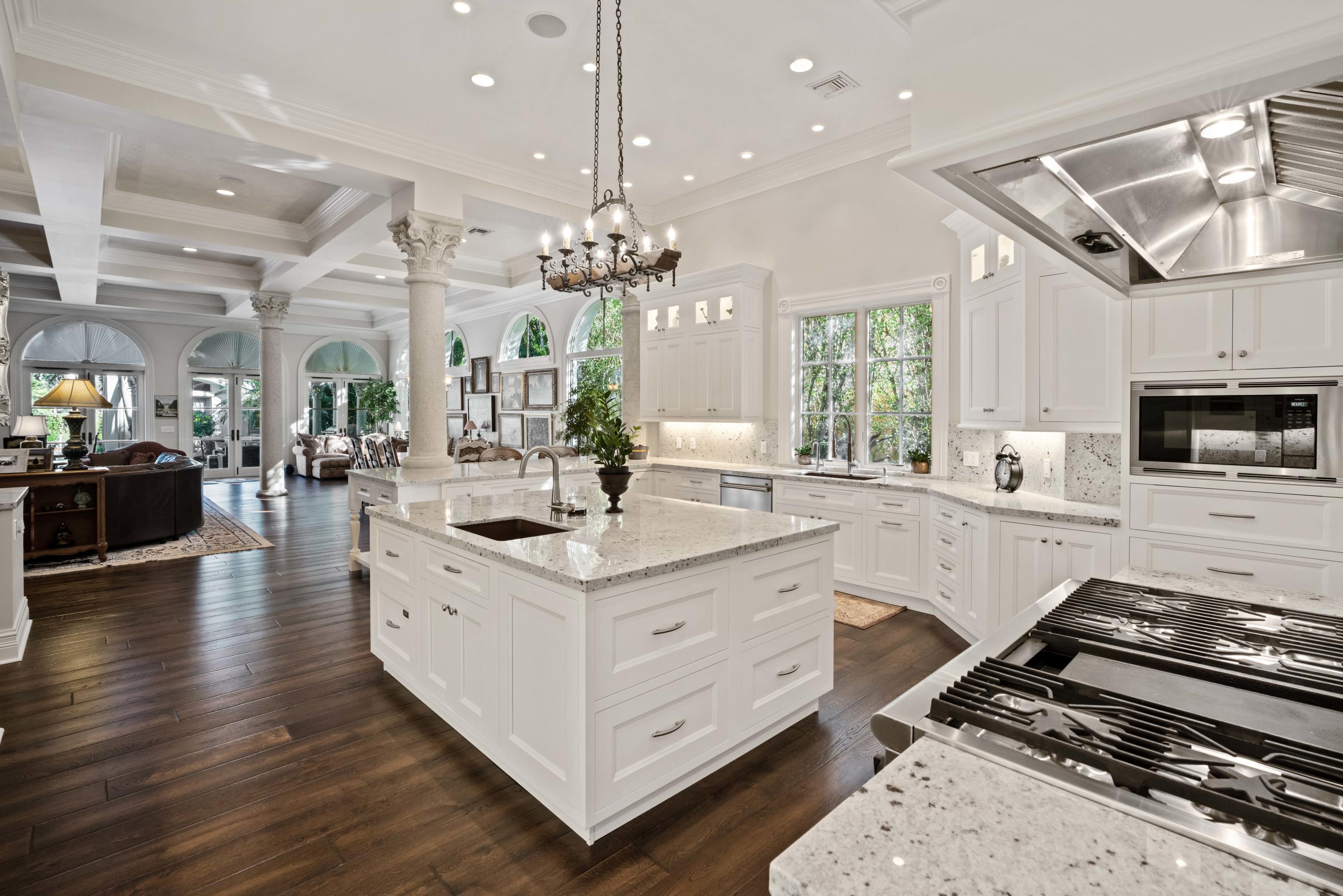 ADMIRALS COVE - Residential
