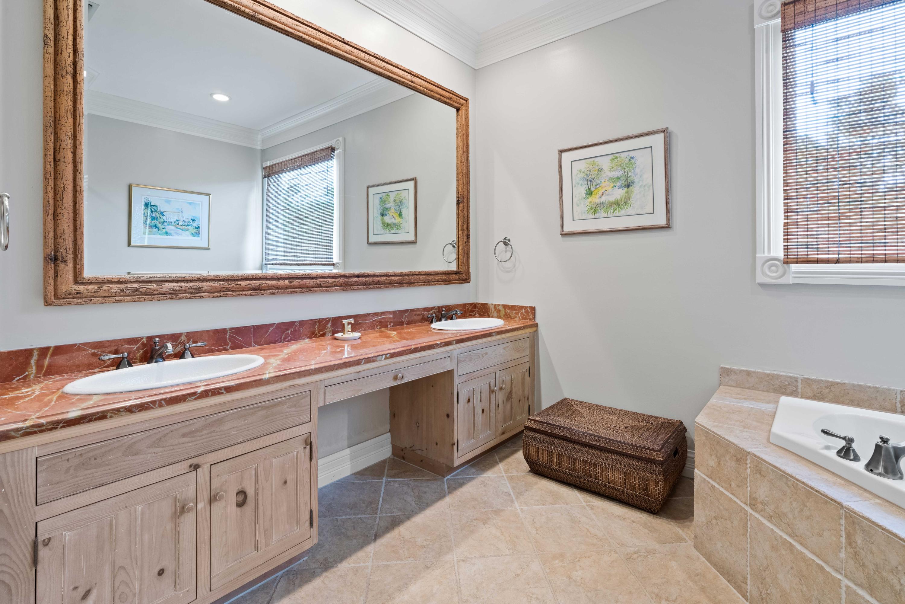 ADMIRALS COVE - Residential