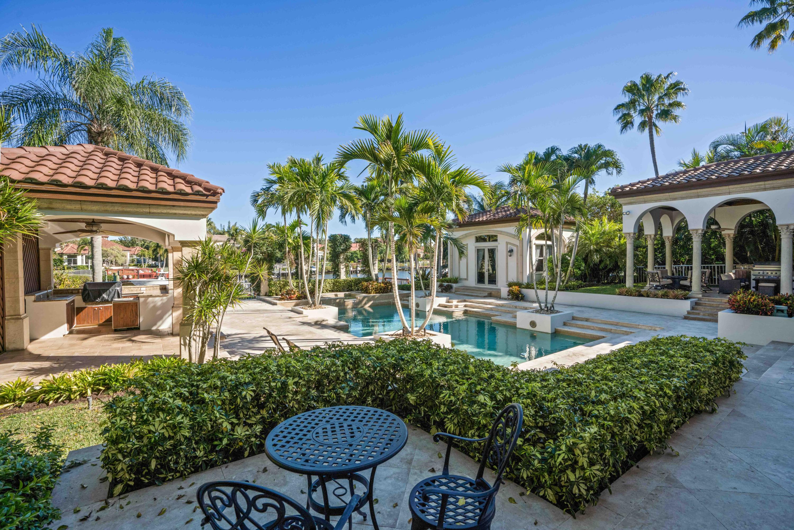 ADMIRALS COVE - Residential