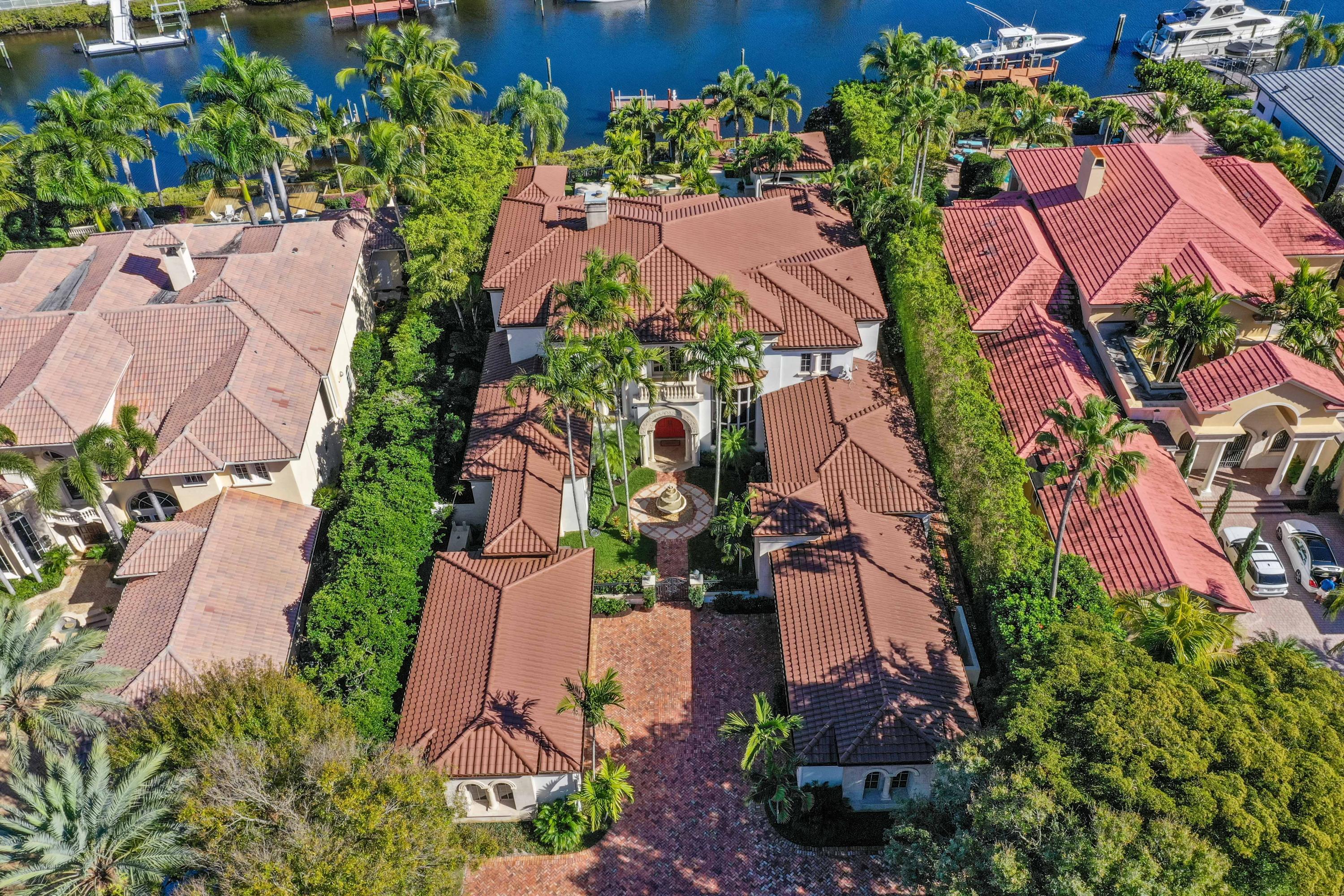 ADMIRALS COVE - Residential