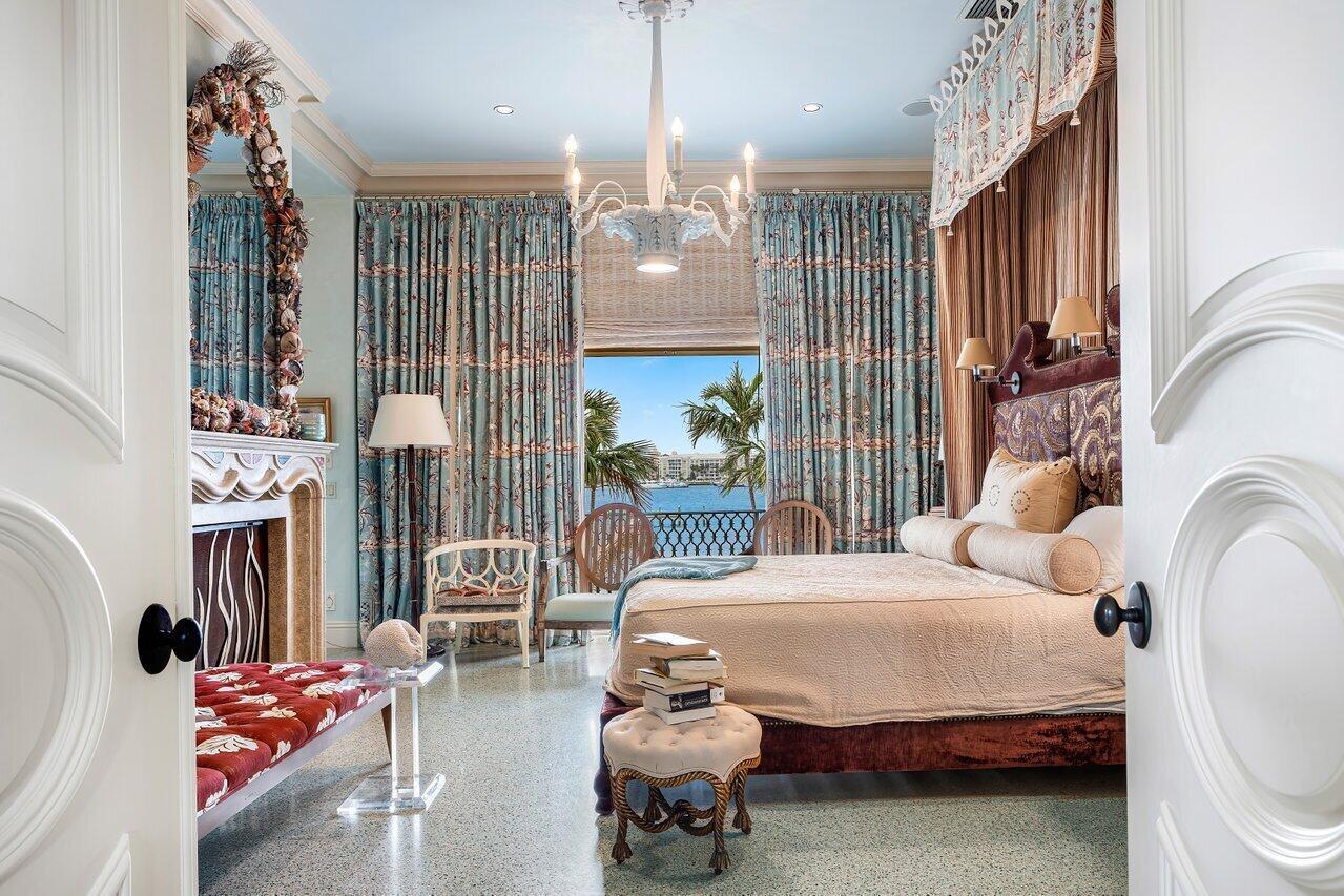 LAKE SHORES LANTANA - Residential