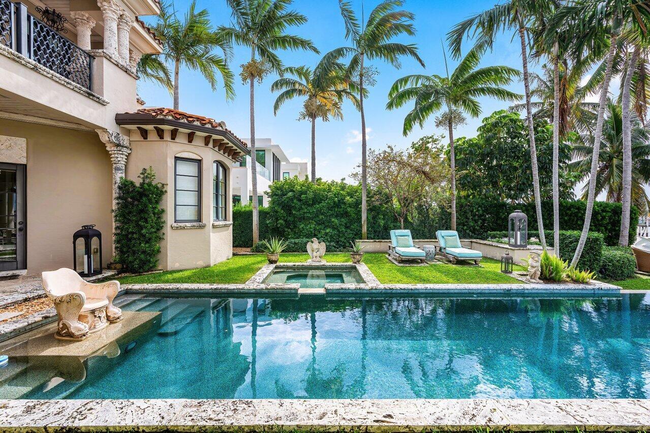 LAKE SHORES LANTANA - Residential