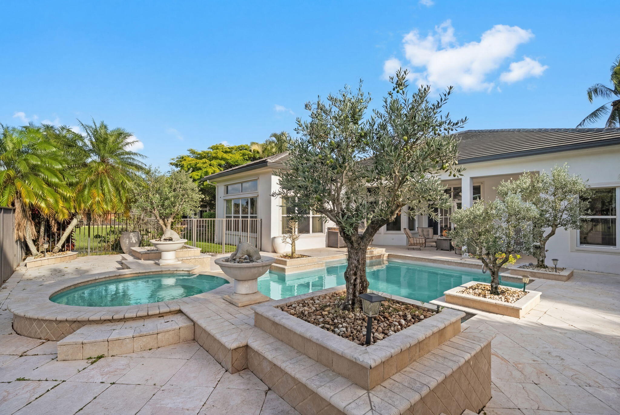 RIVERSTONE - Residential
