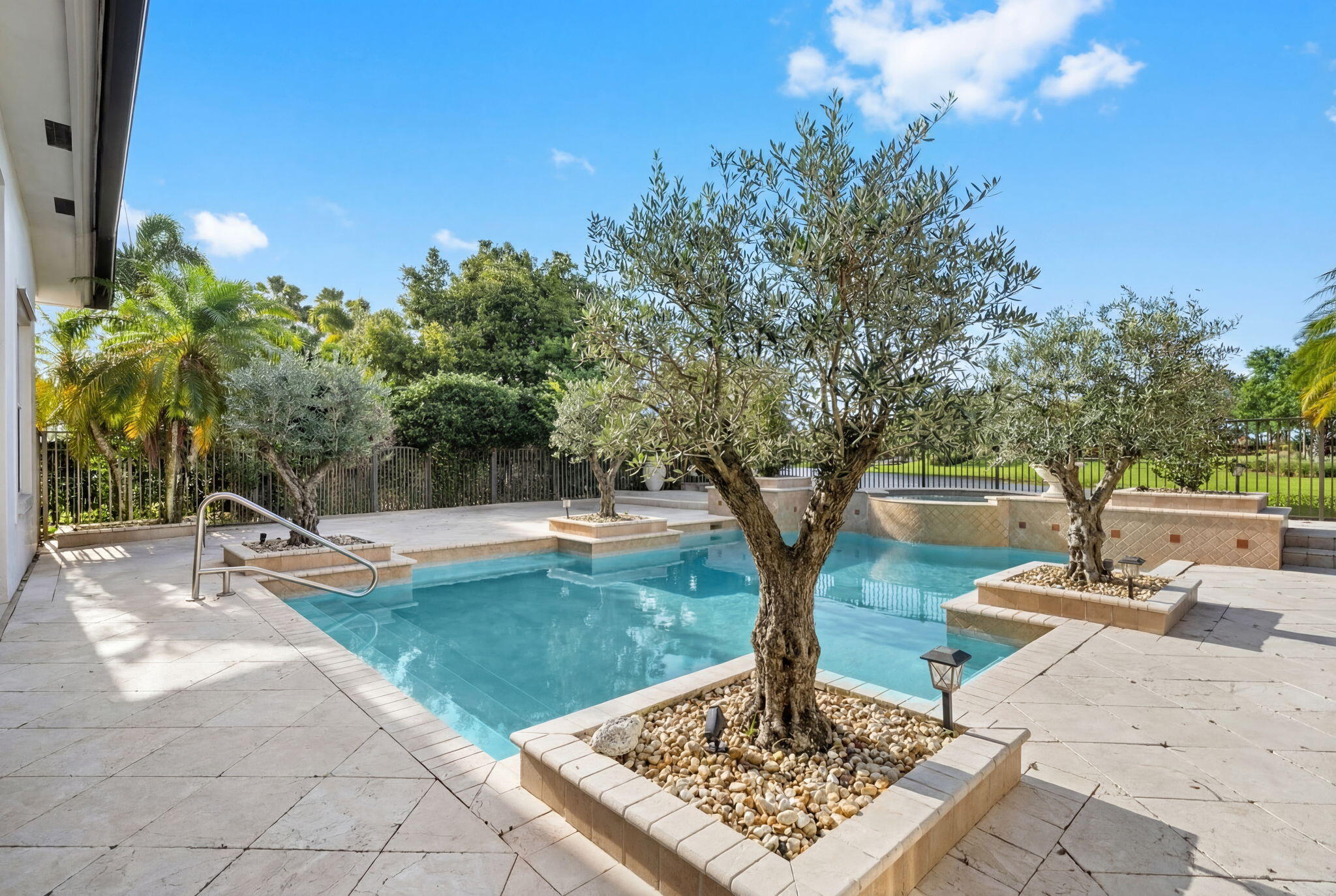 RIVERSTONE - Residential