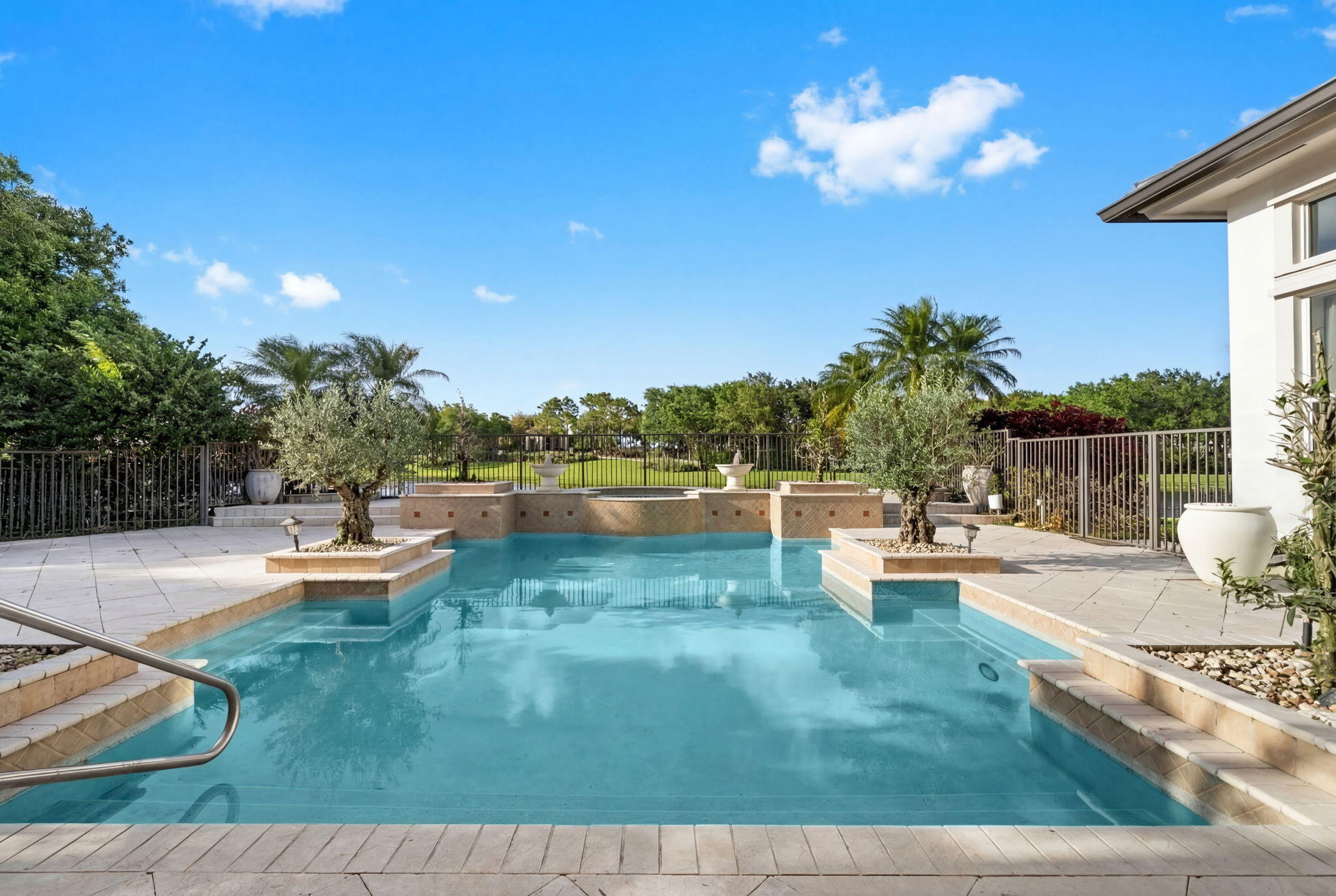 RIVERSTONE - Residential