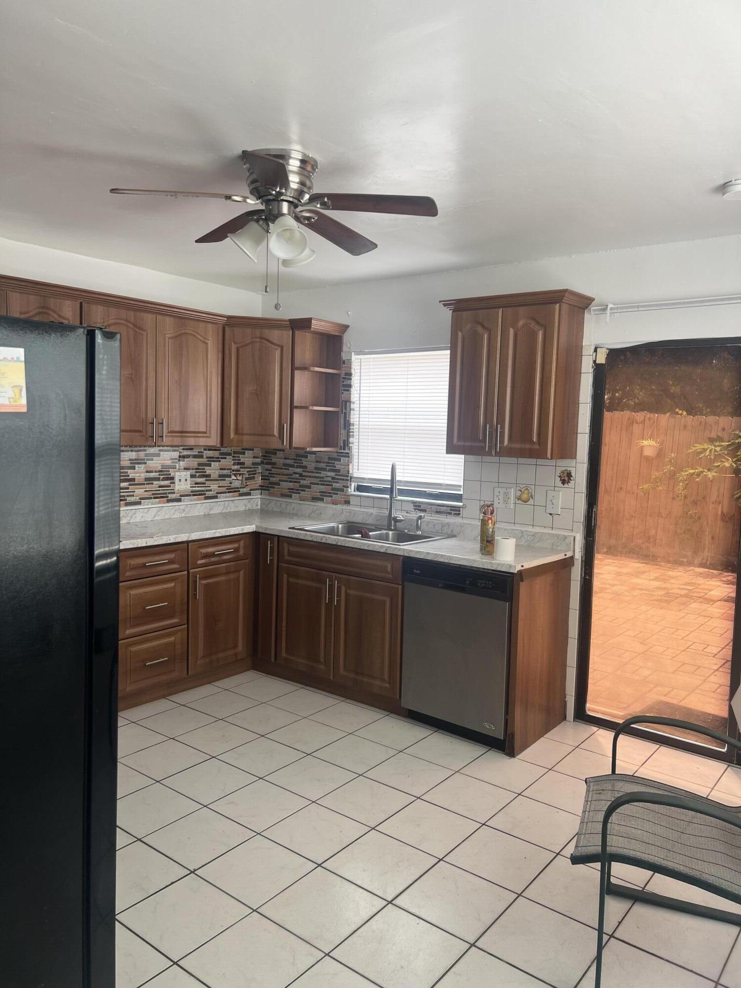 LAKES OF TARA UNIT 1 - Residential